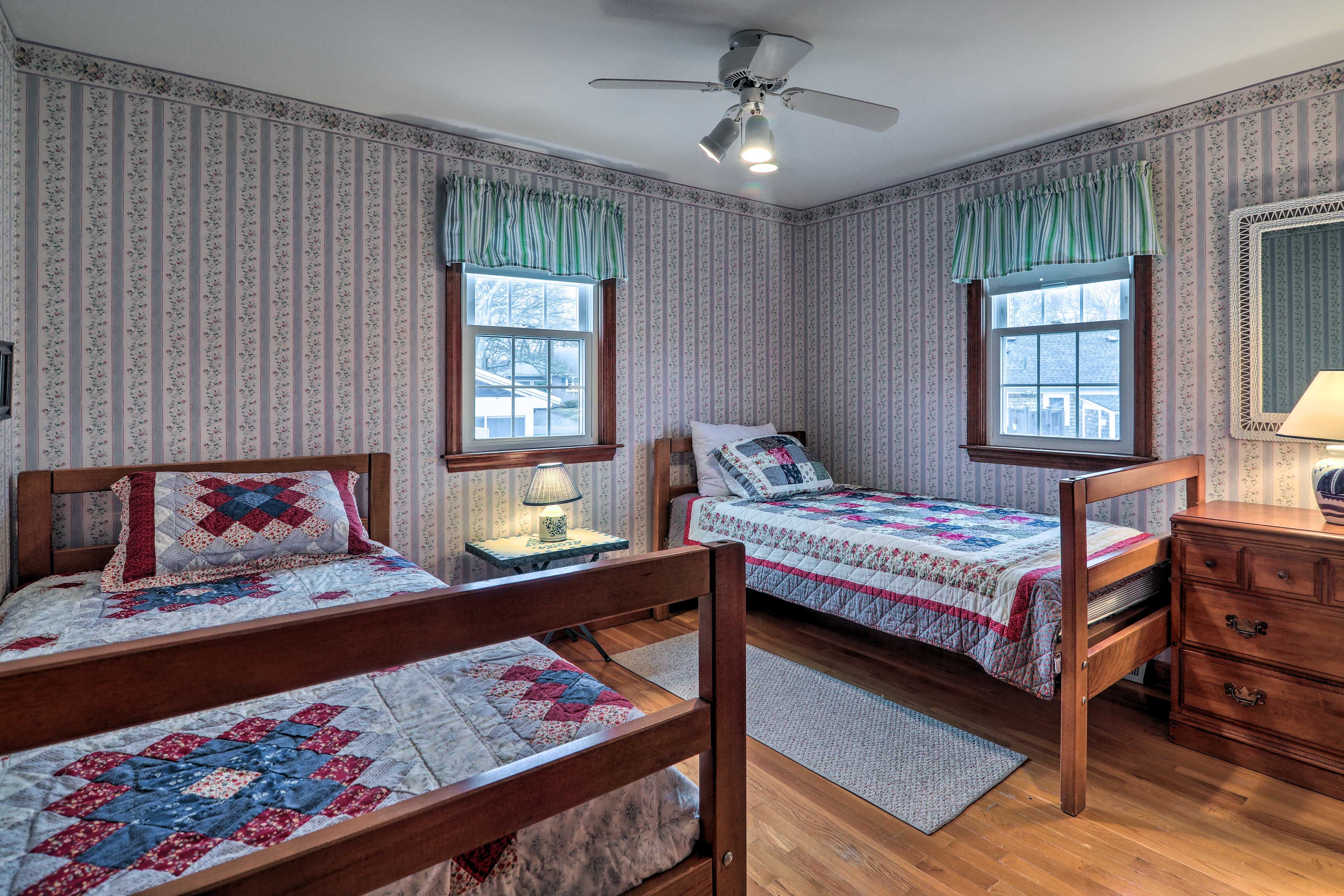 Bedroom 2 | 2 Twin Beds