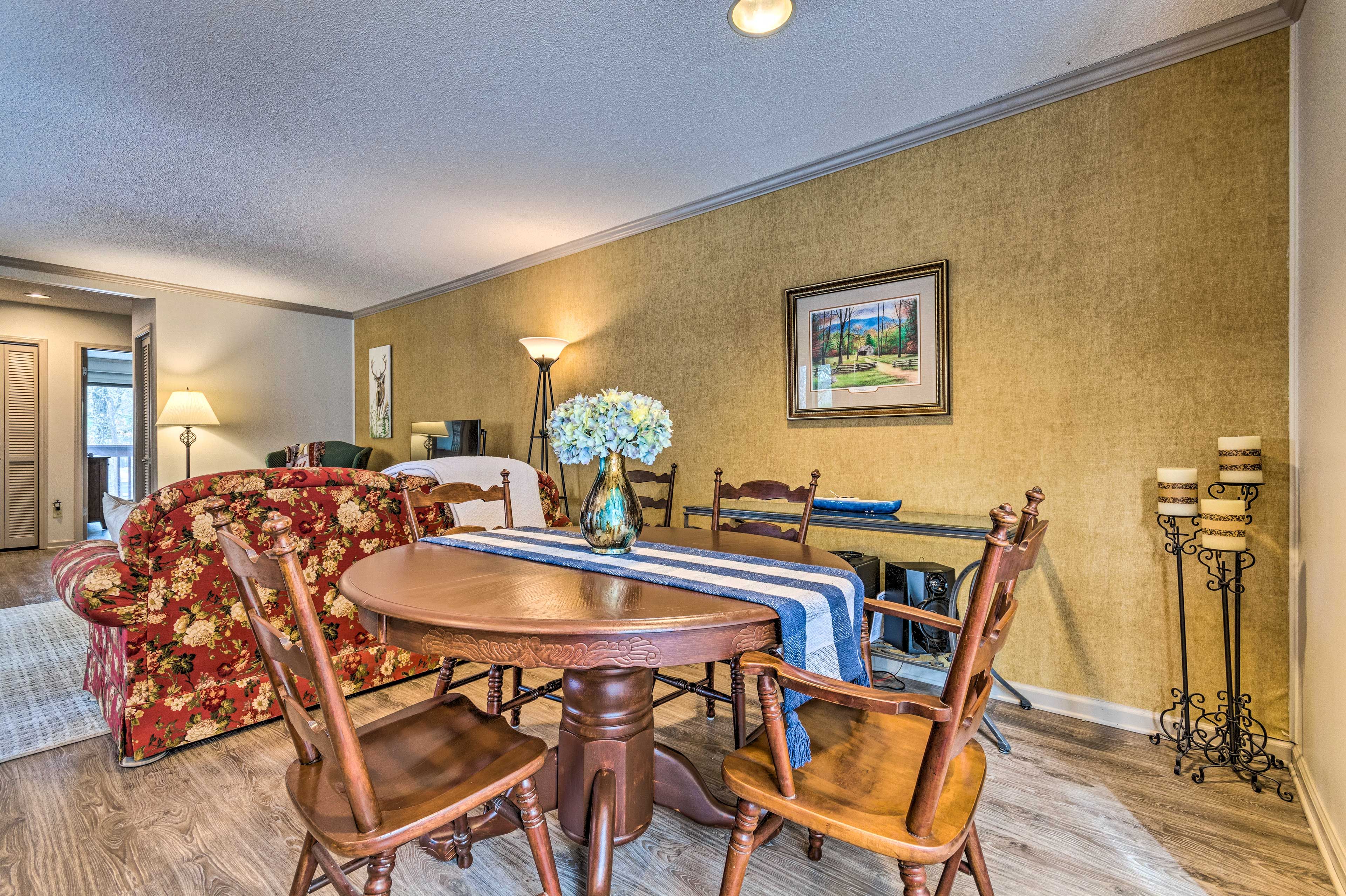 Dining Area | Dishware/Flatware