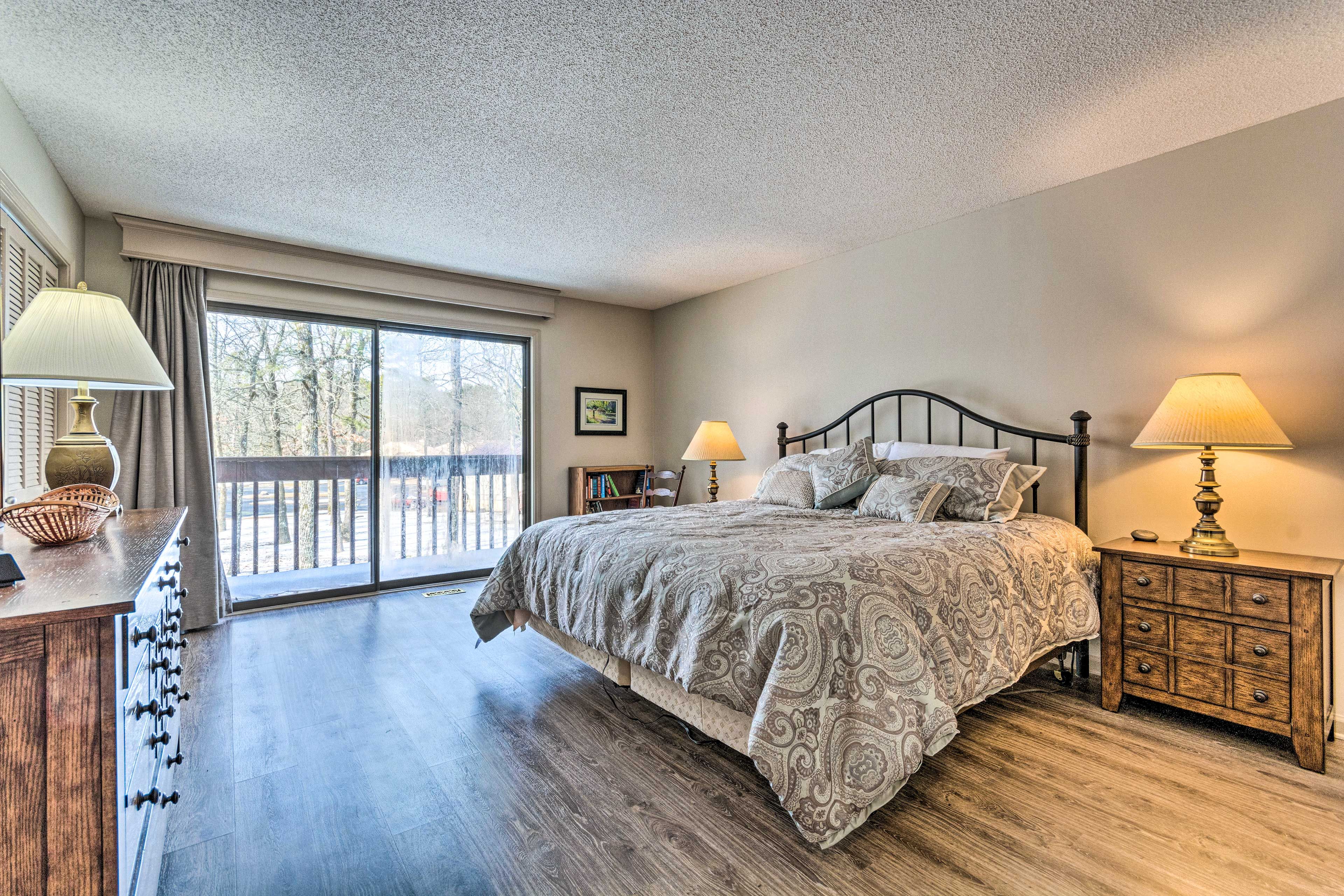 Bedroom 1 | King Bed
