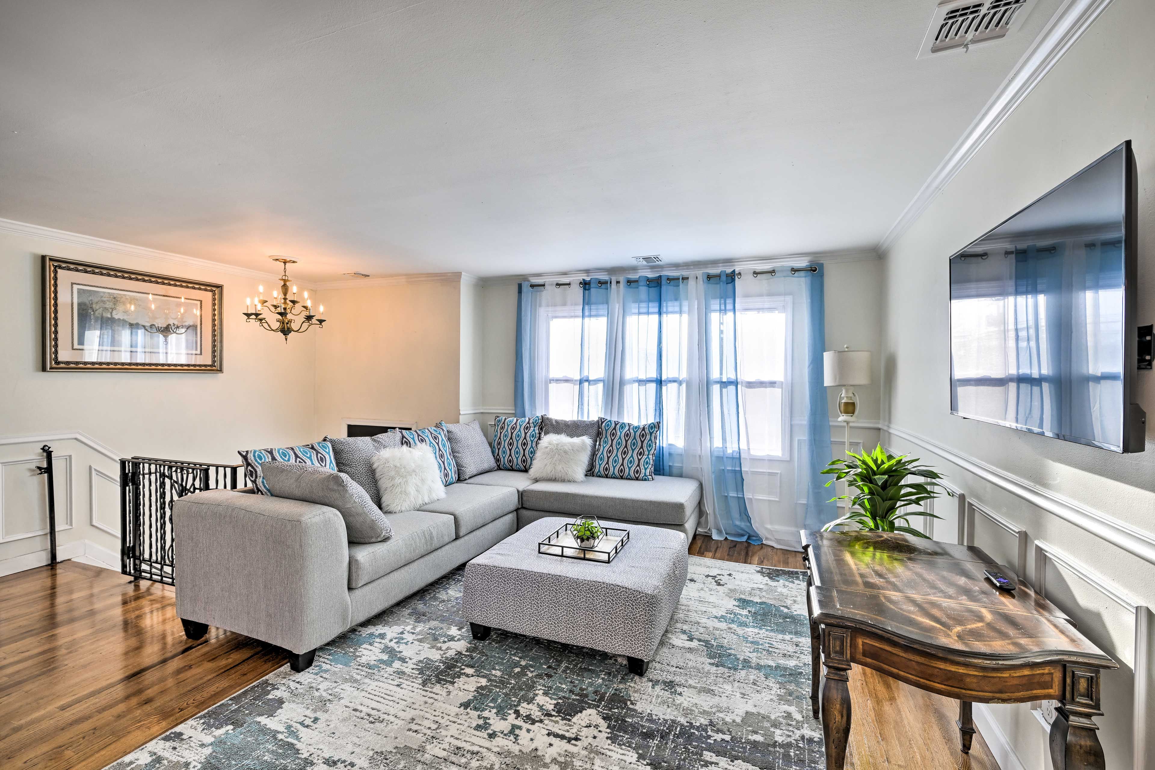Bay Shore Vacation Rental | 3BR | 1BA | 1,100 Sq Ft | Stairs Required