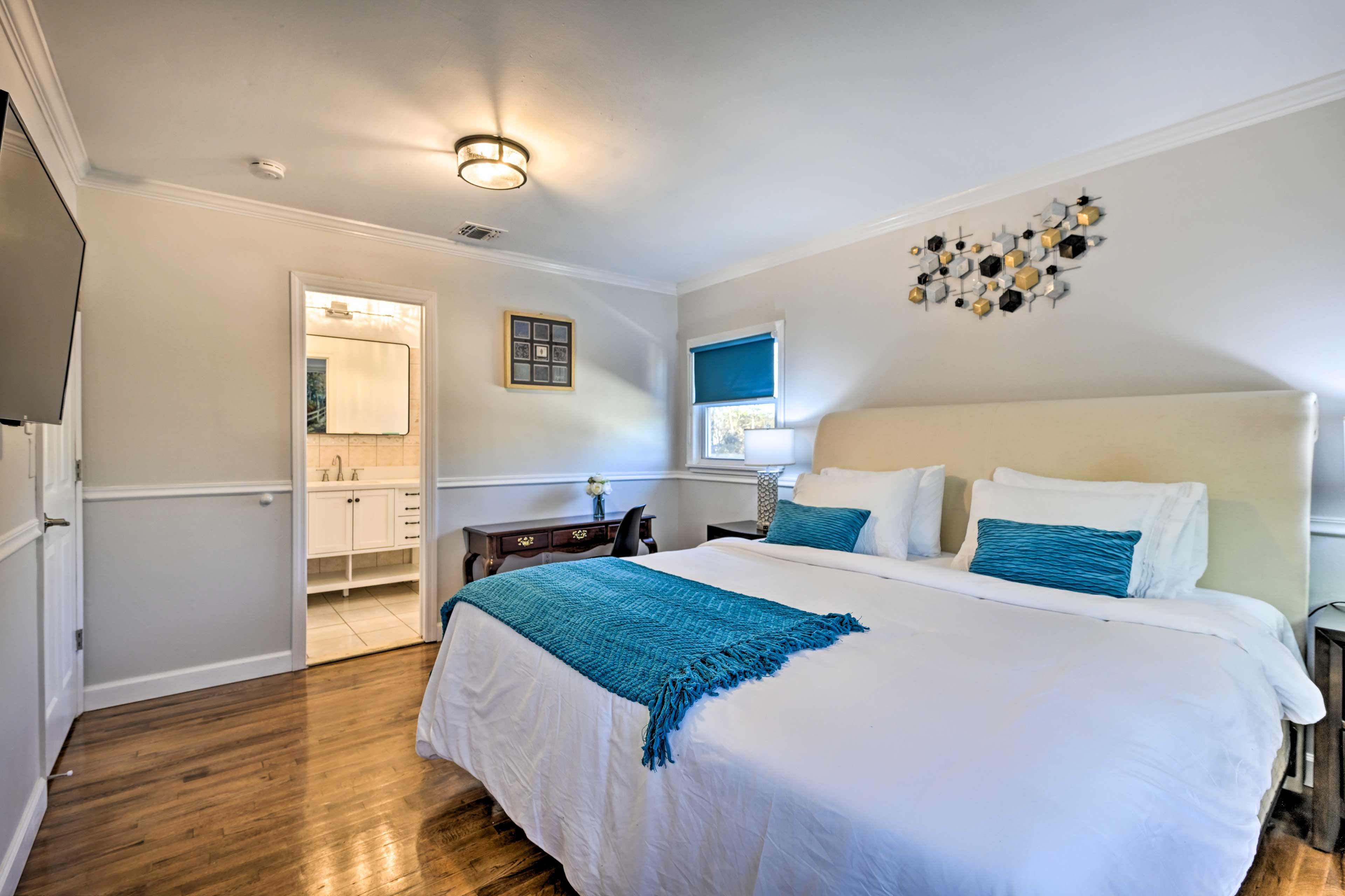 Bedroom 1 | King Bed | Linens & Towels | Smart TV | Laptop-Friendly Desk