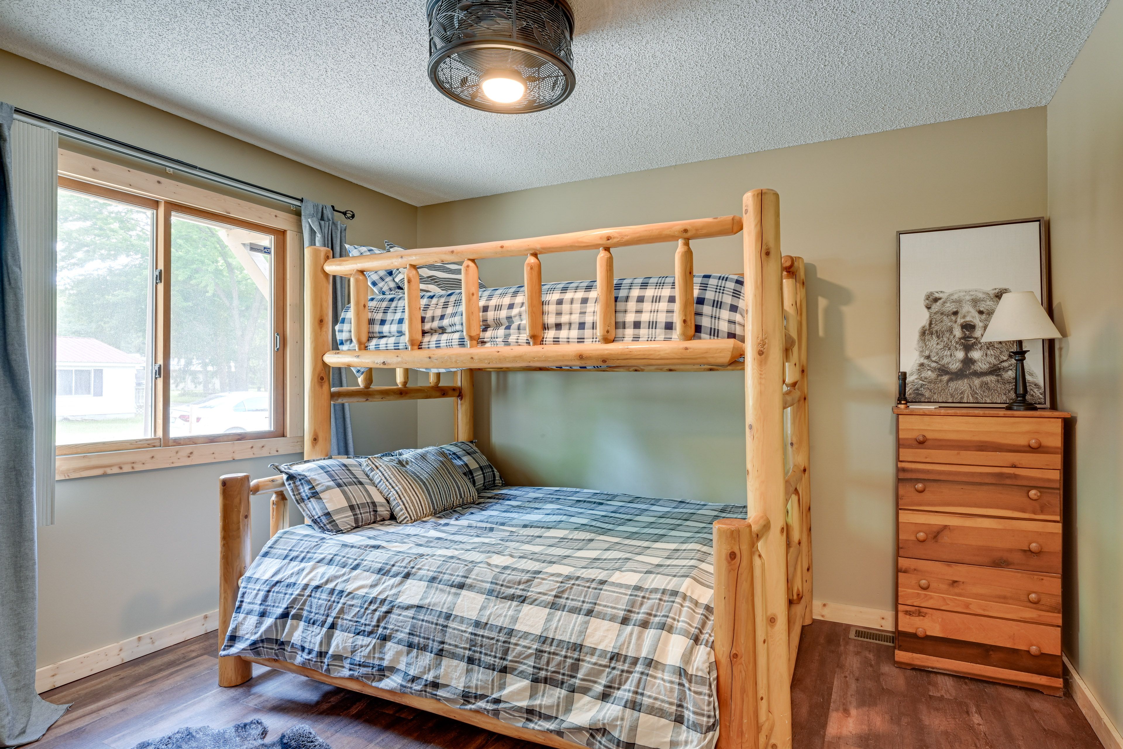 Bedroom 1 | Twin/Full Bunk Bed | Twin Rollaway Bed