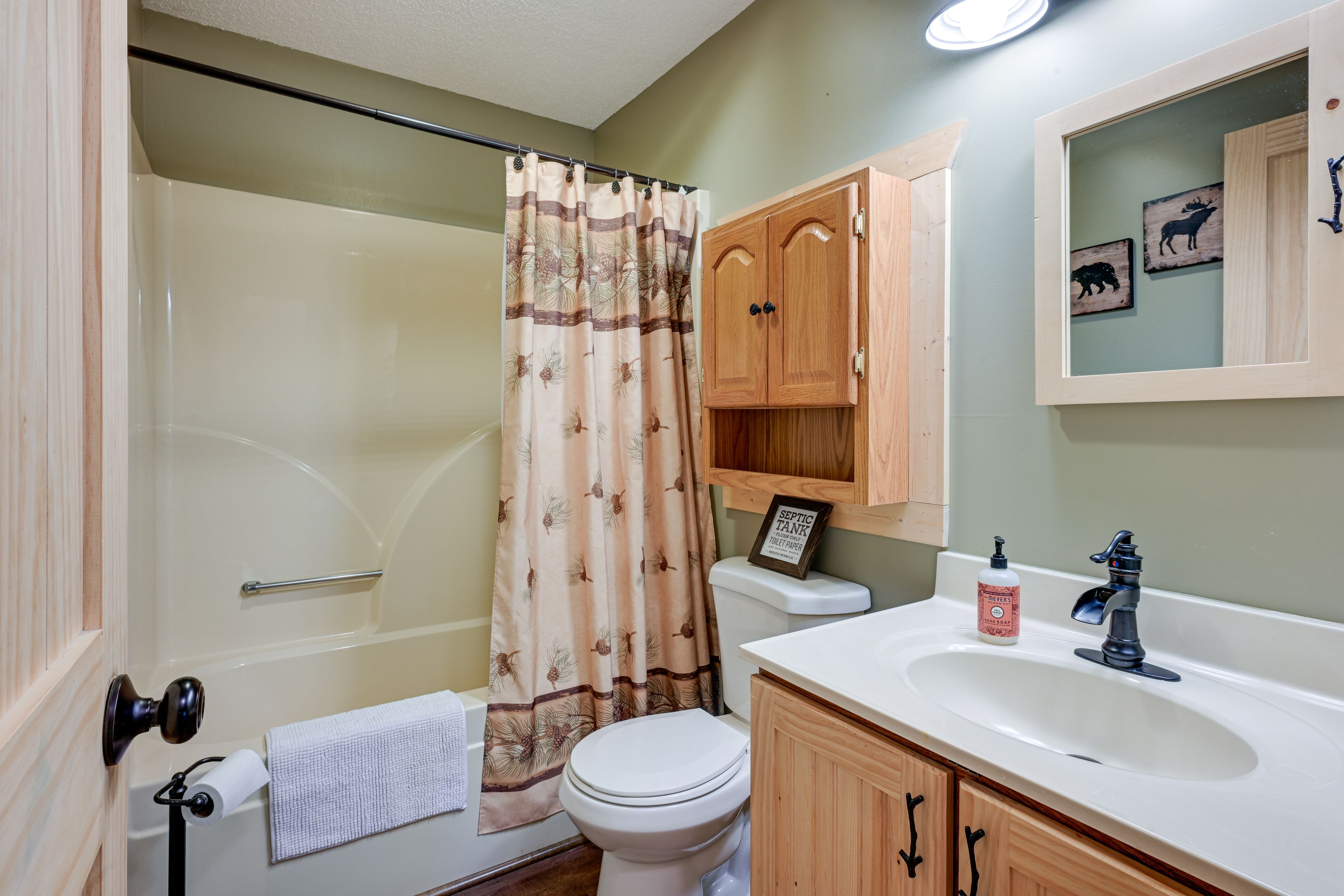 Bathroom | Complimentary Toiletries | Towels Provided