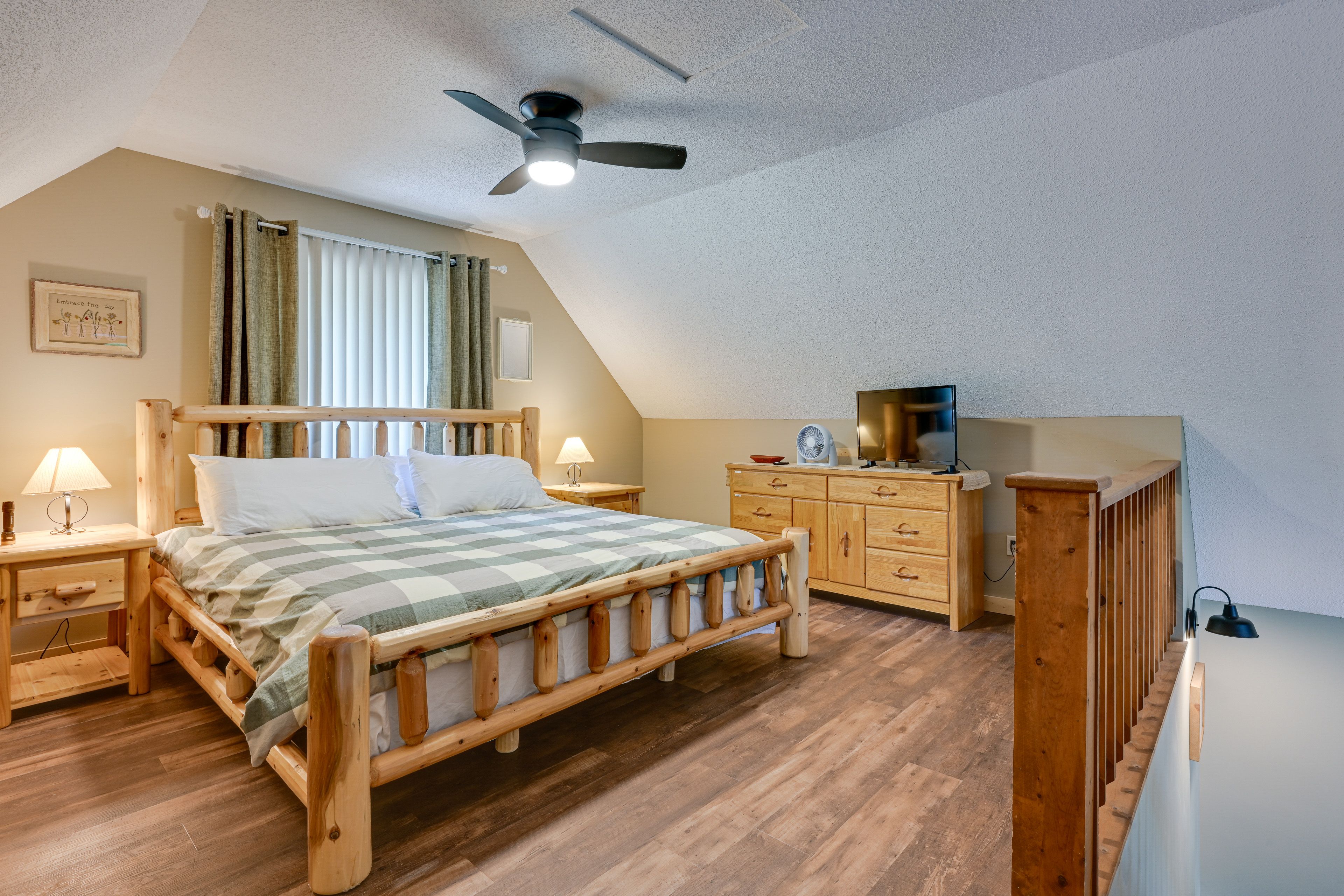 Loft | King Bed | Smart TV