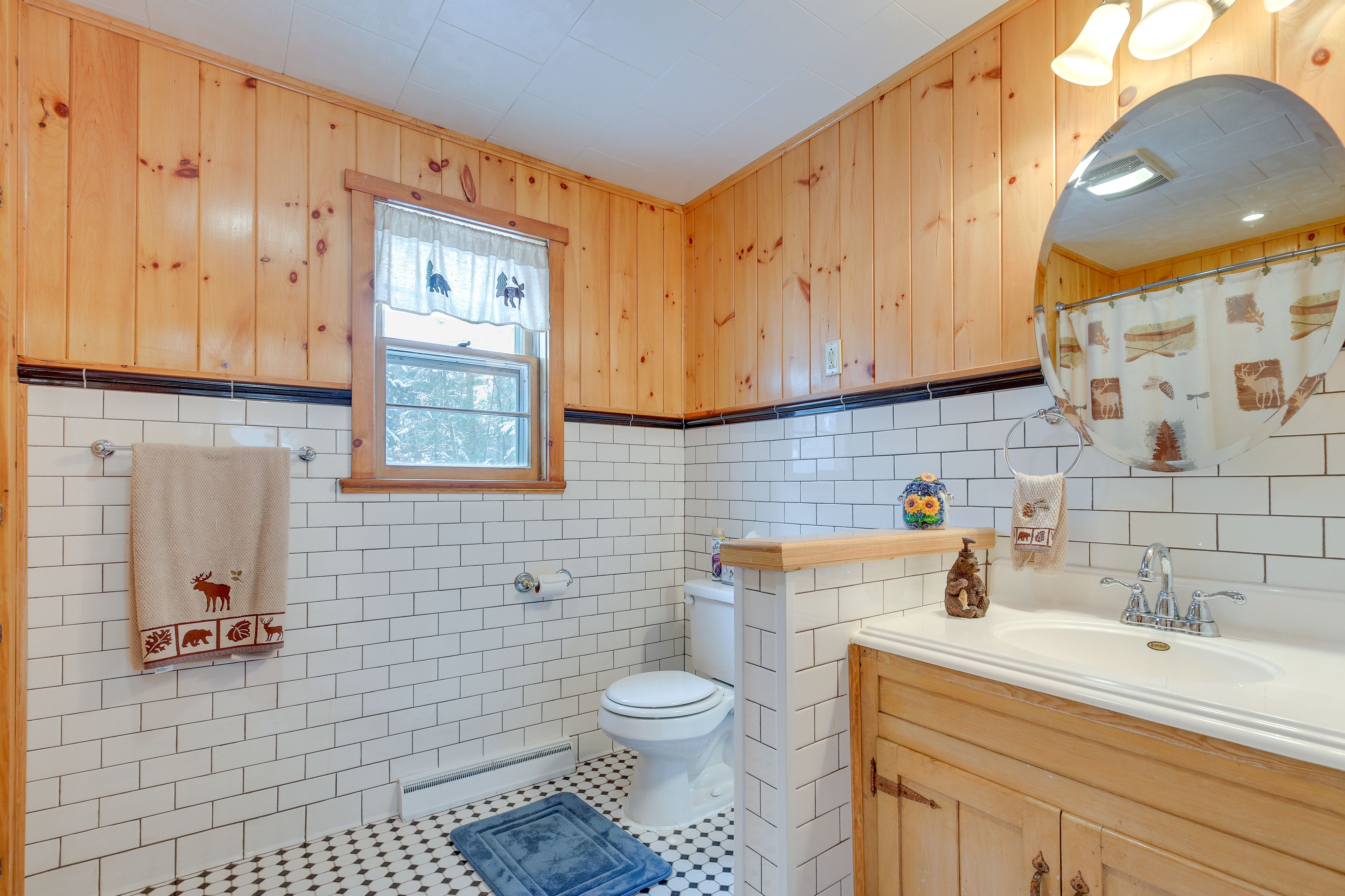 Full Bathroom | 1st Floor