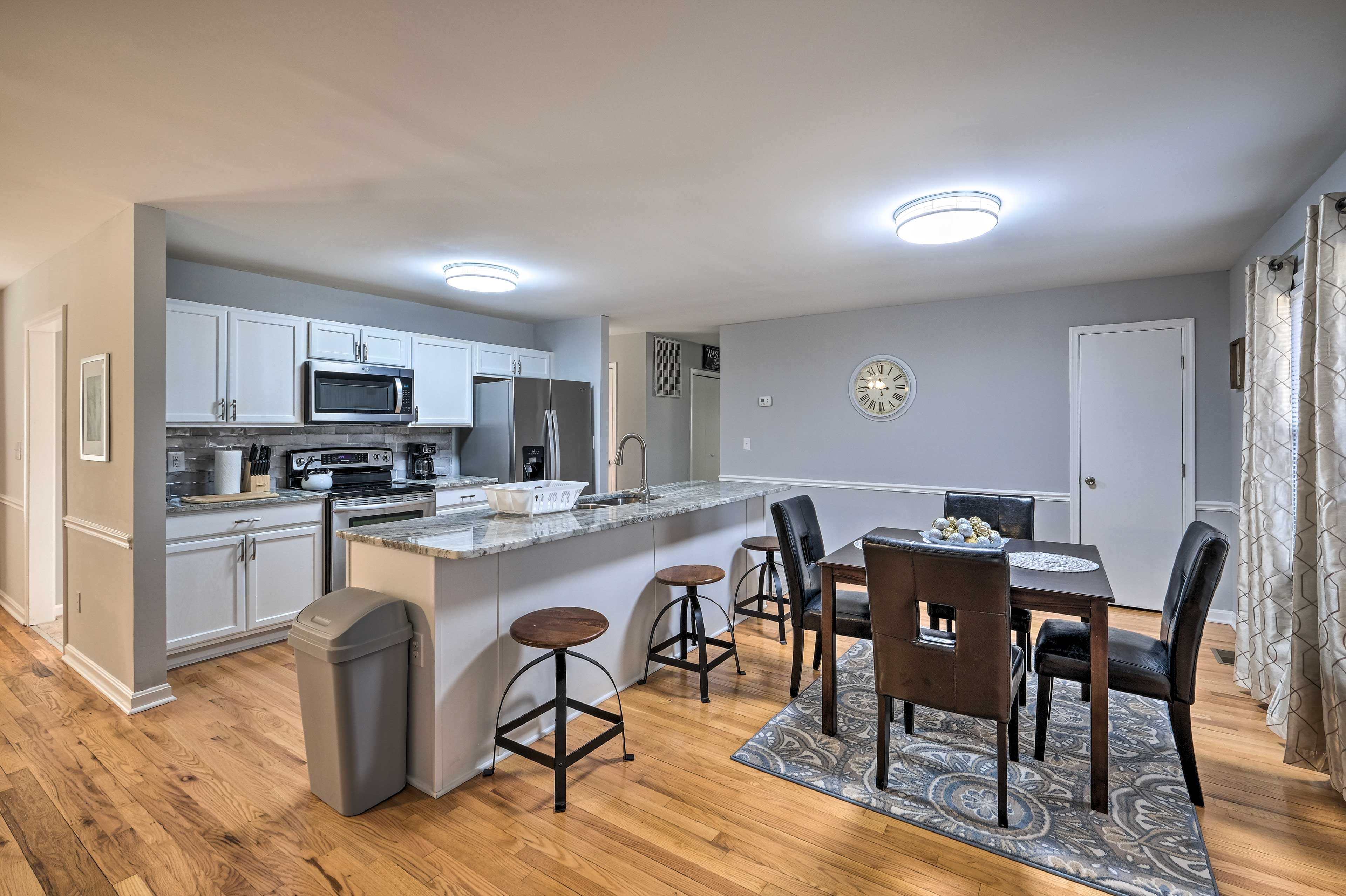 Dining Area | Dishware Provided