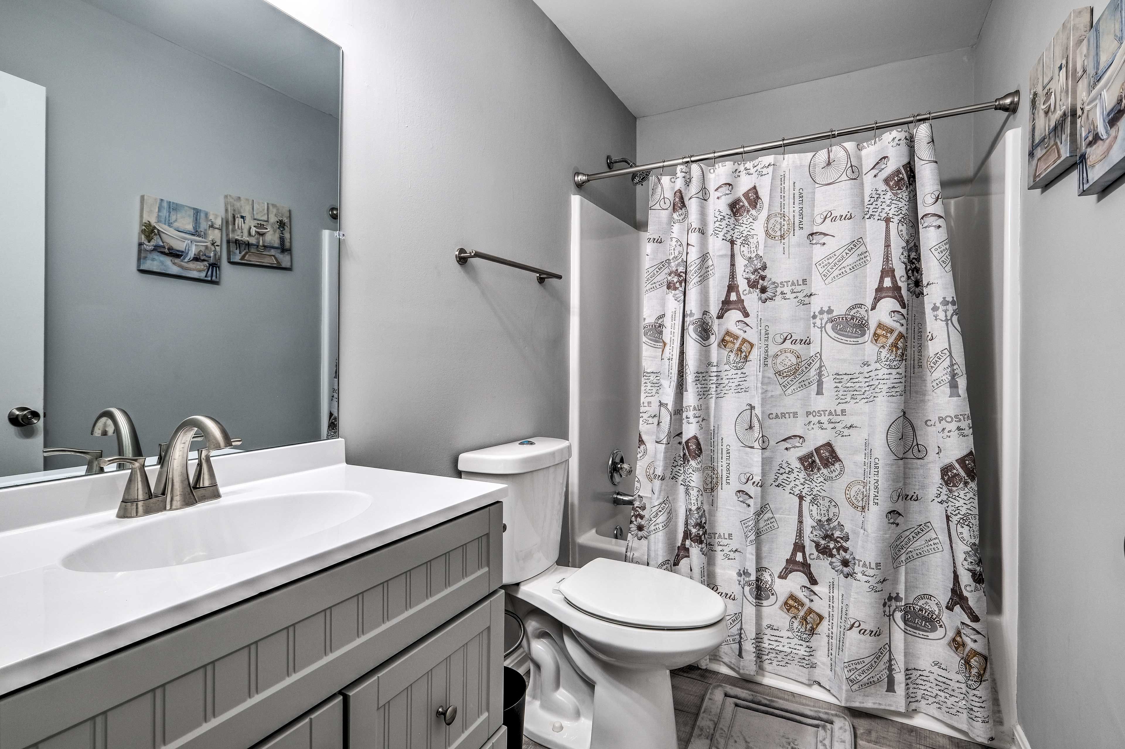 Full Bathroom | Towels Provided | Complimentary Toiletries