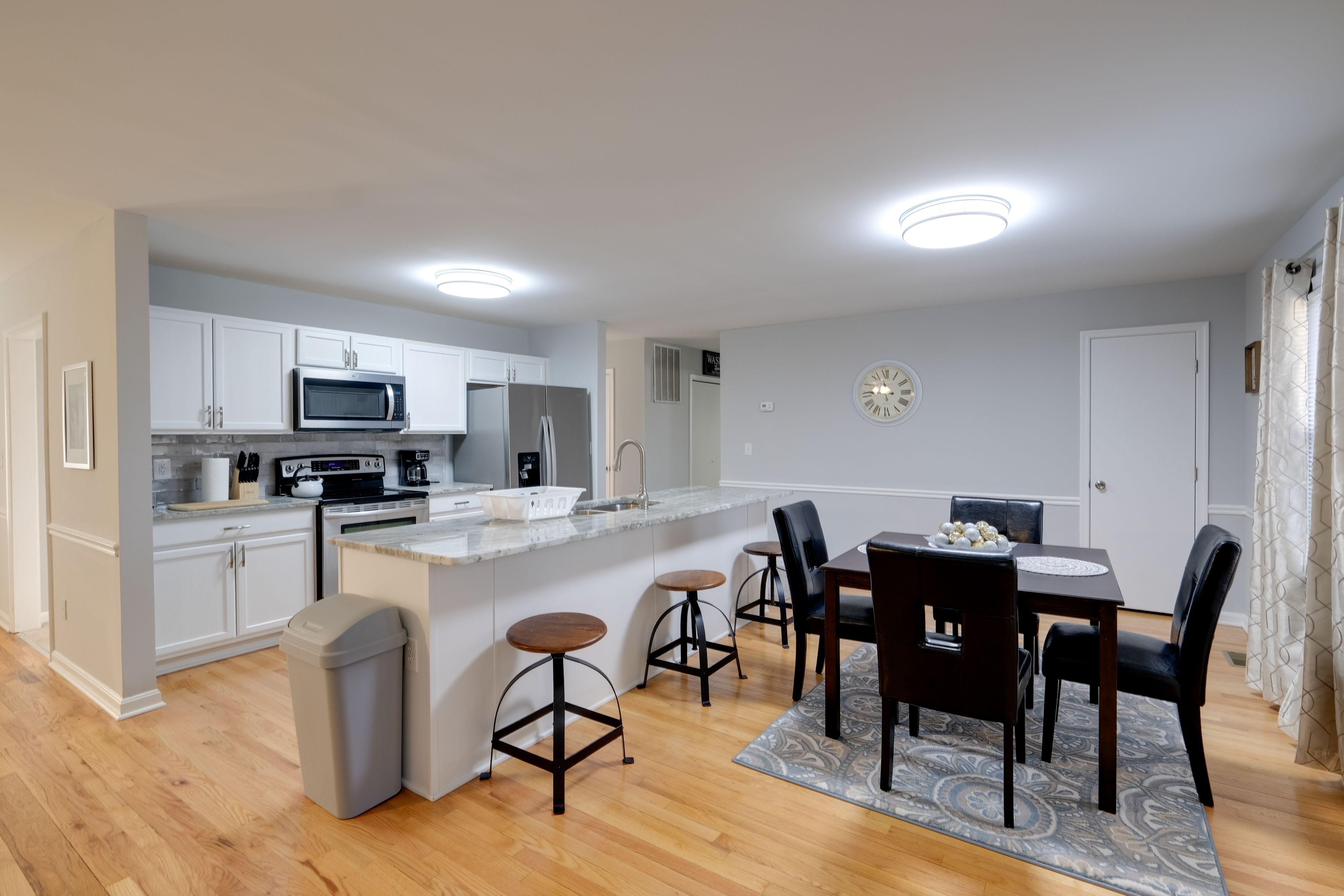Dining Area | Dishware Provided