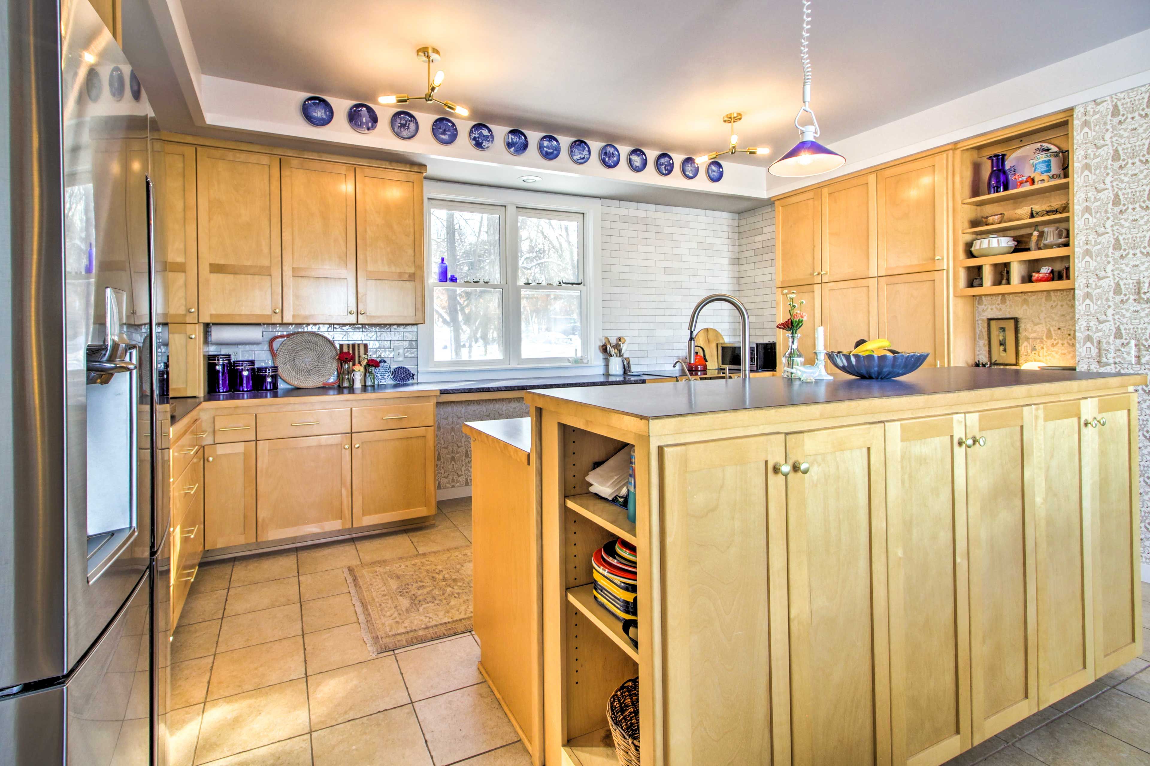 Kitchen | Cooking Basics | Coffee Maker | Paper Towels/Trash Bags Provided