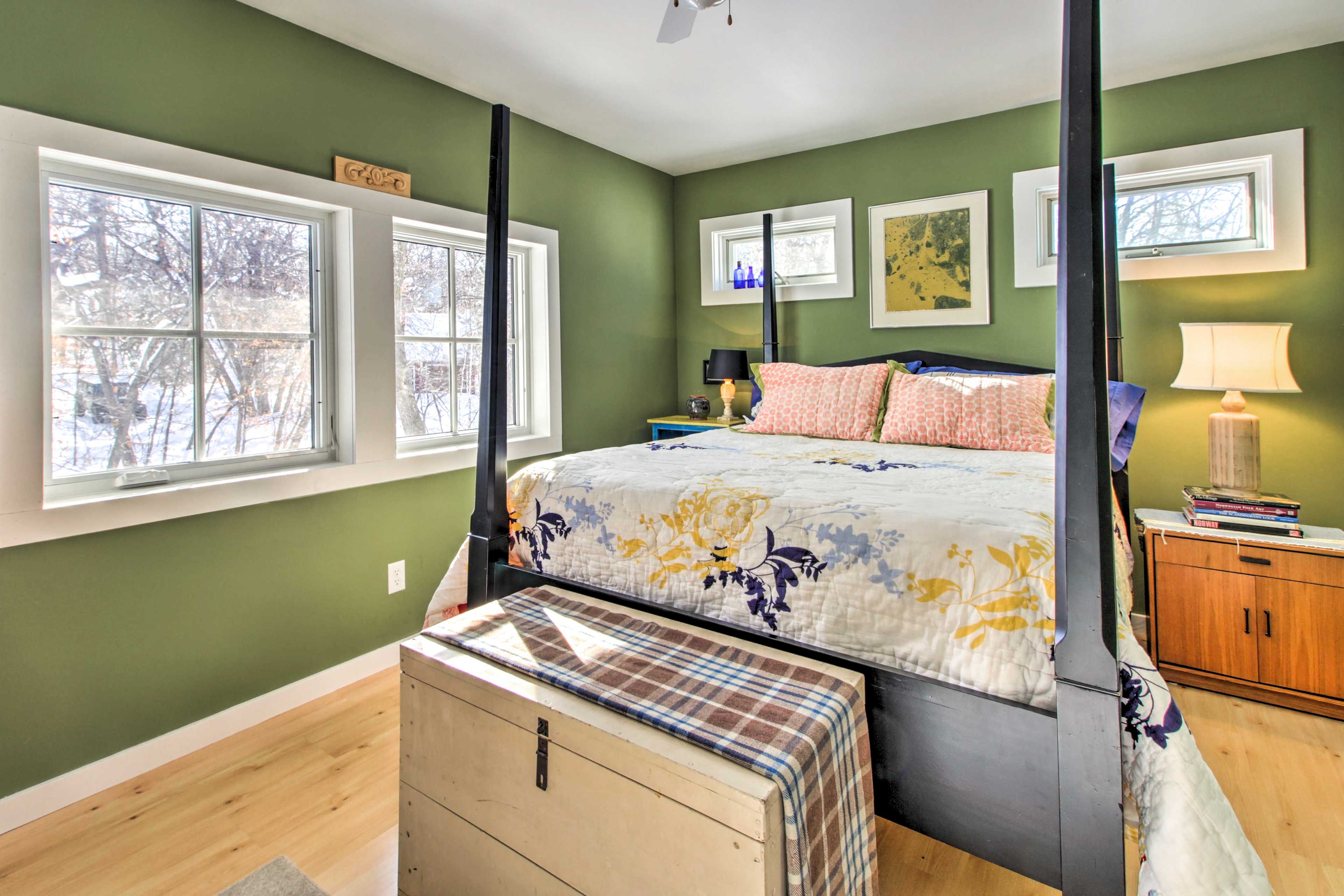 Bedroom 4 | Queen Bed