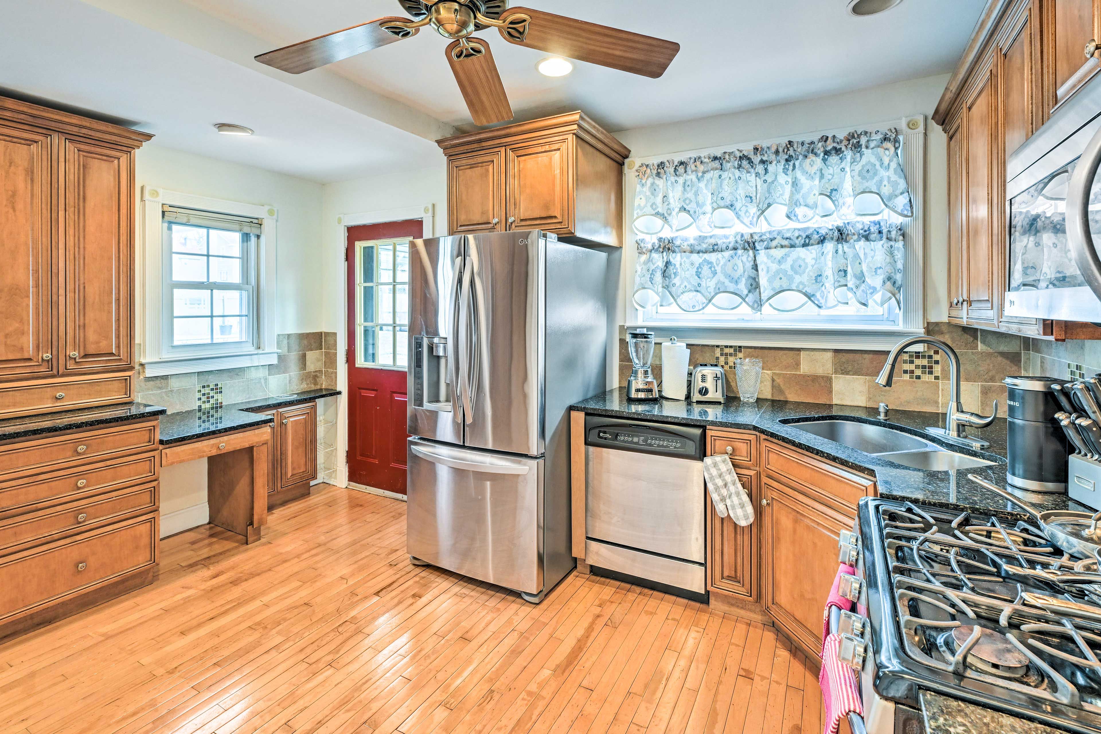 Kitchen | Cooking Basics | Coffee Maker | Paper Towels/Trash Bags Provided