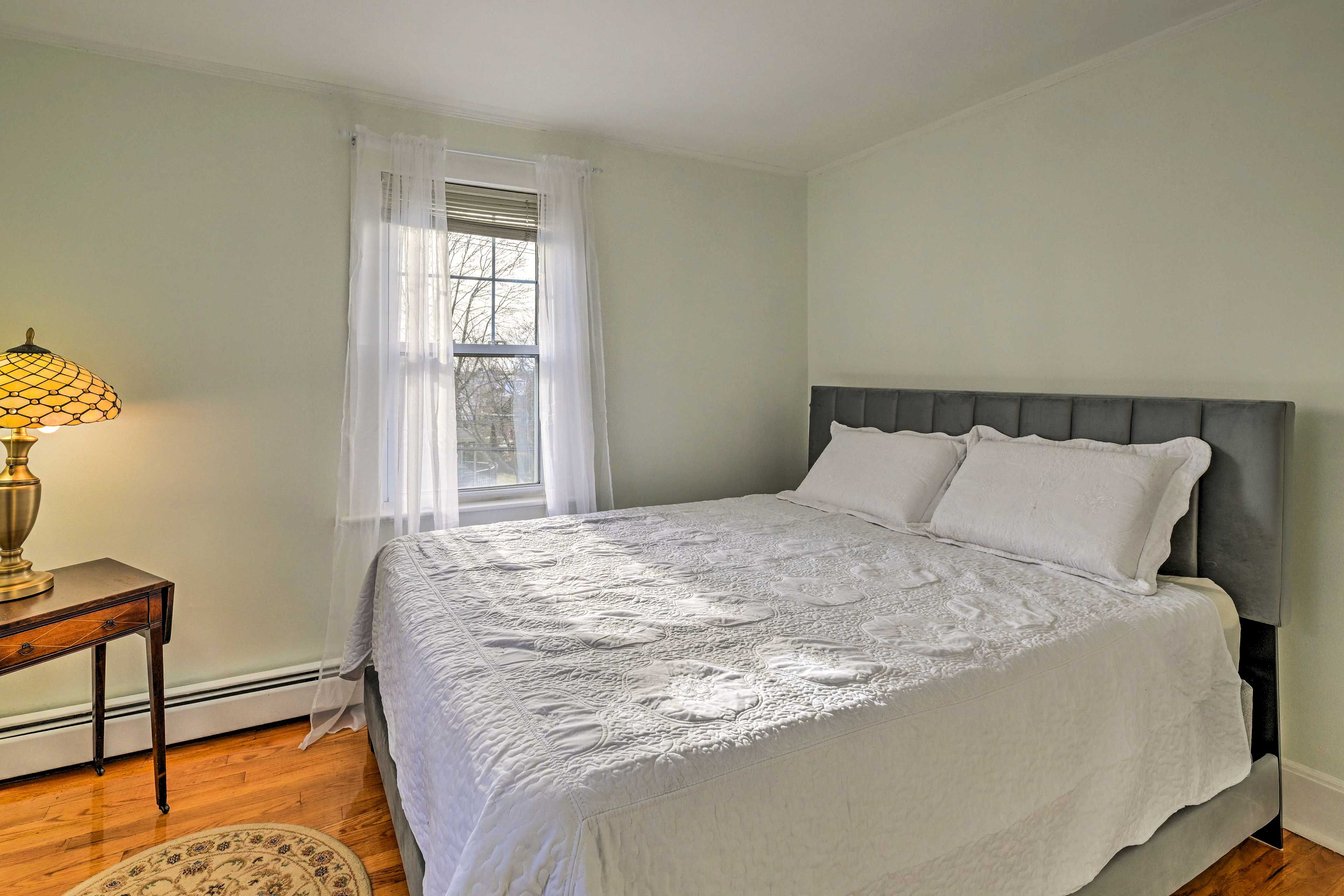 Bedroom 2 | Queen Bed