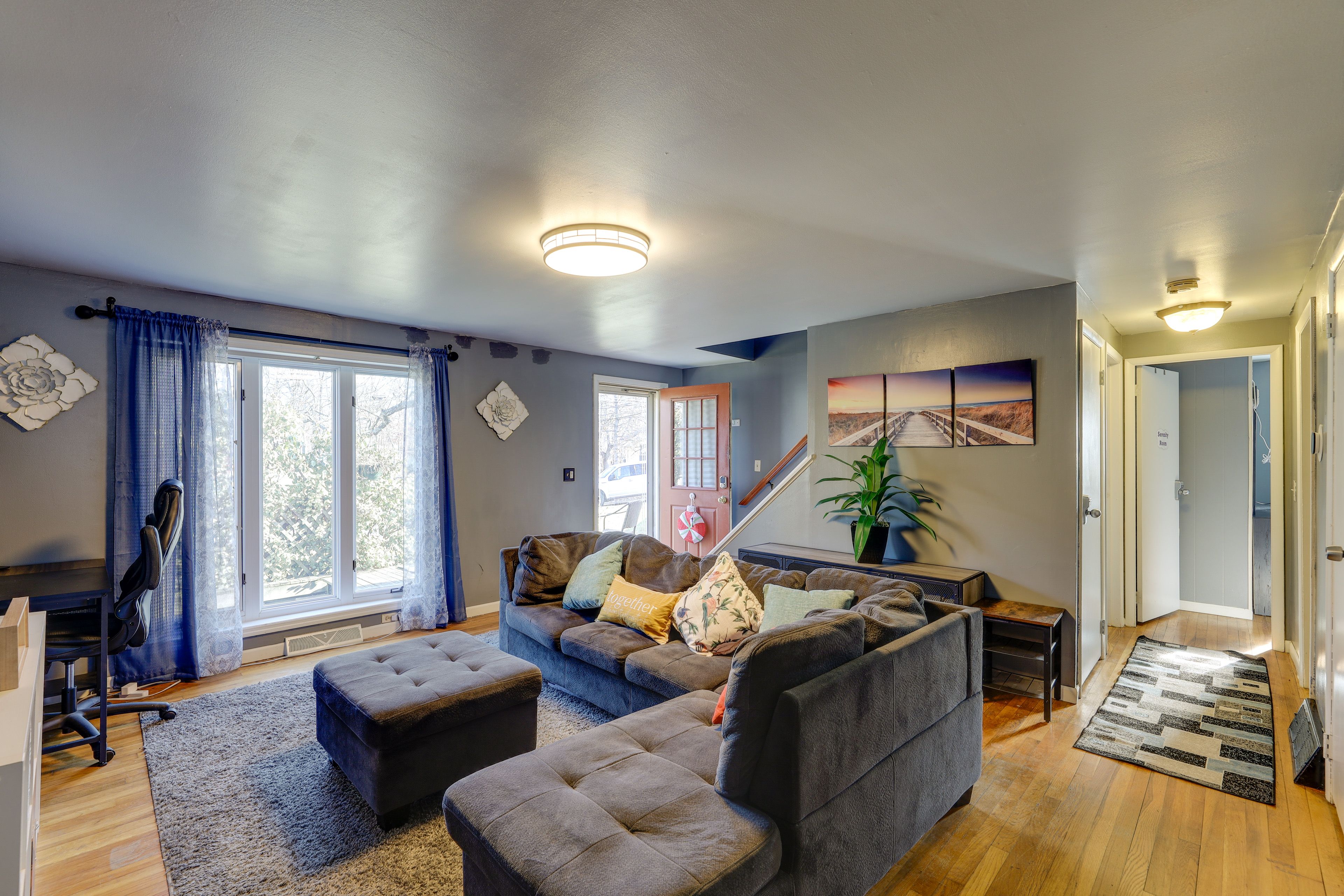 Living Room | Desk Workspace | Smart TV | Central A/C