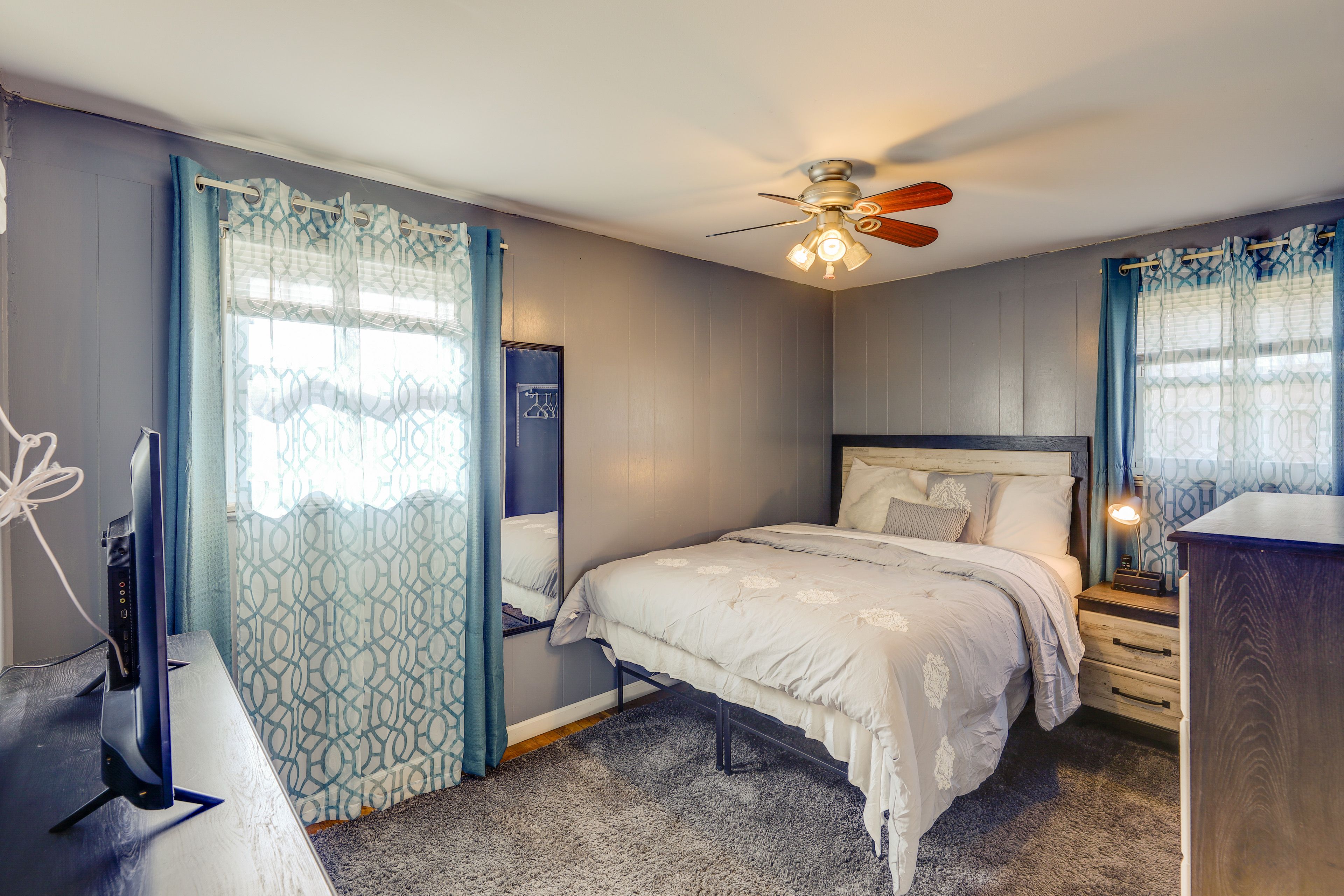Bedroom 2 | Main Level | Queen Bed