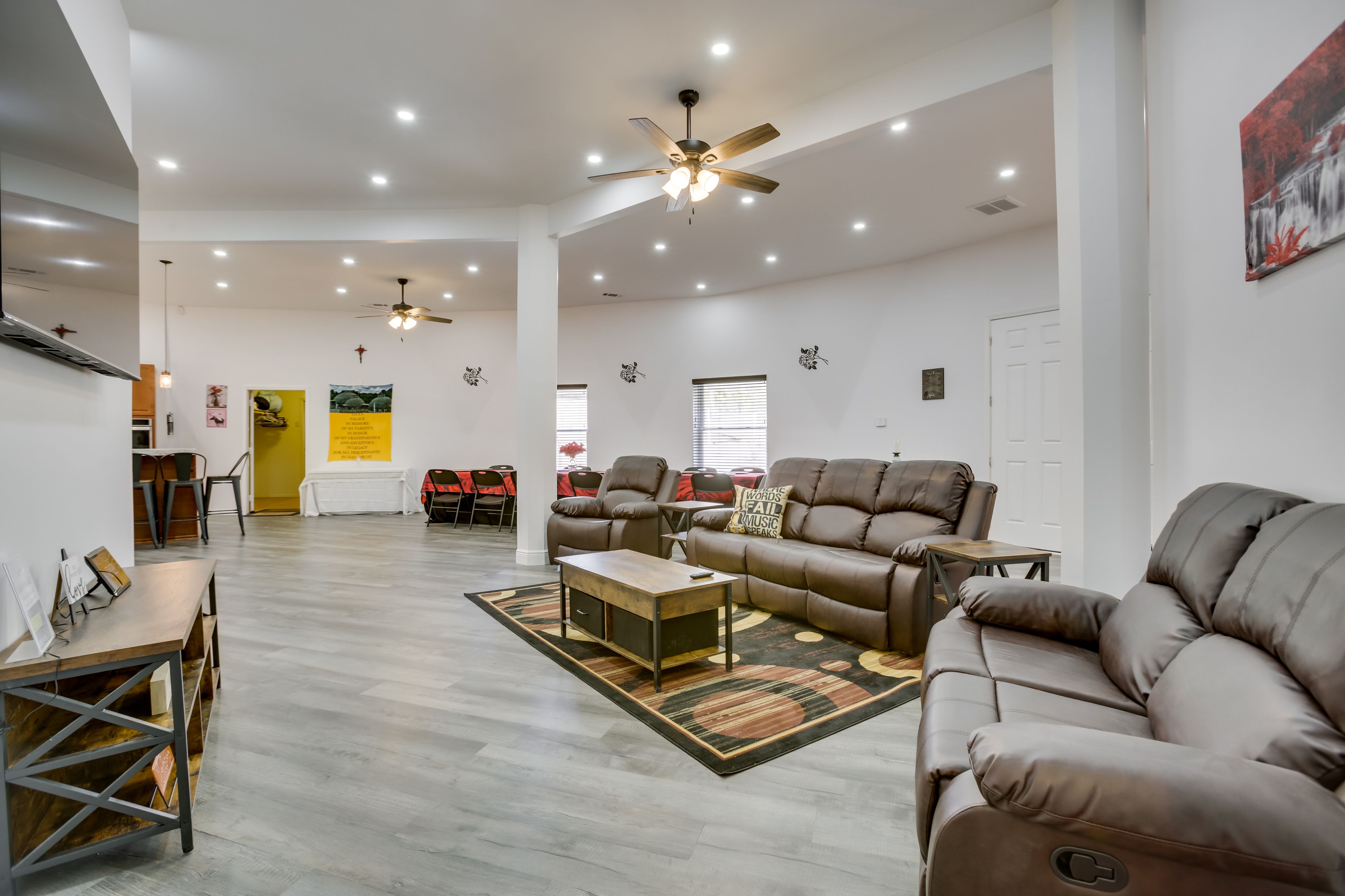 Living Room | Free WiFi | Smart TV