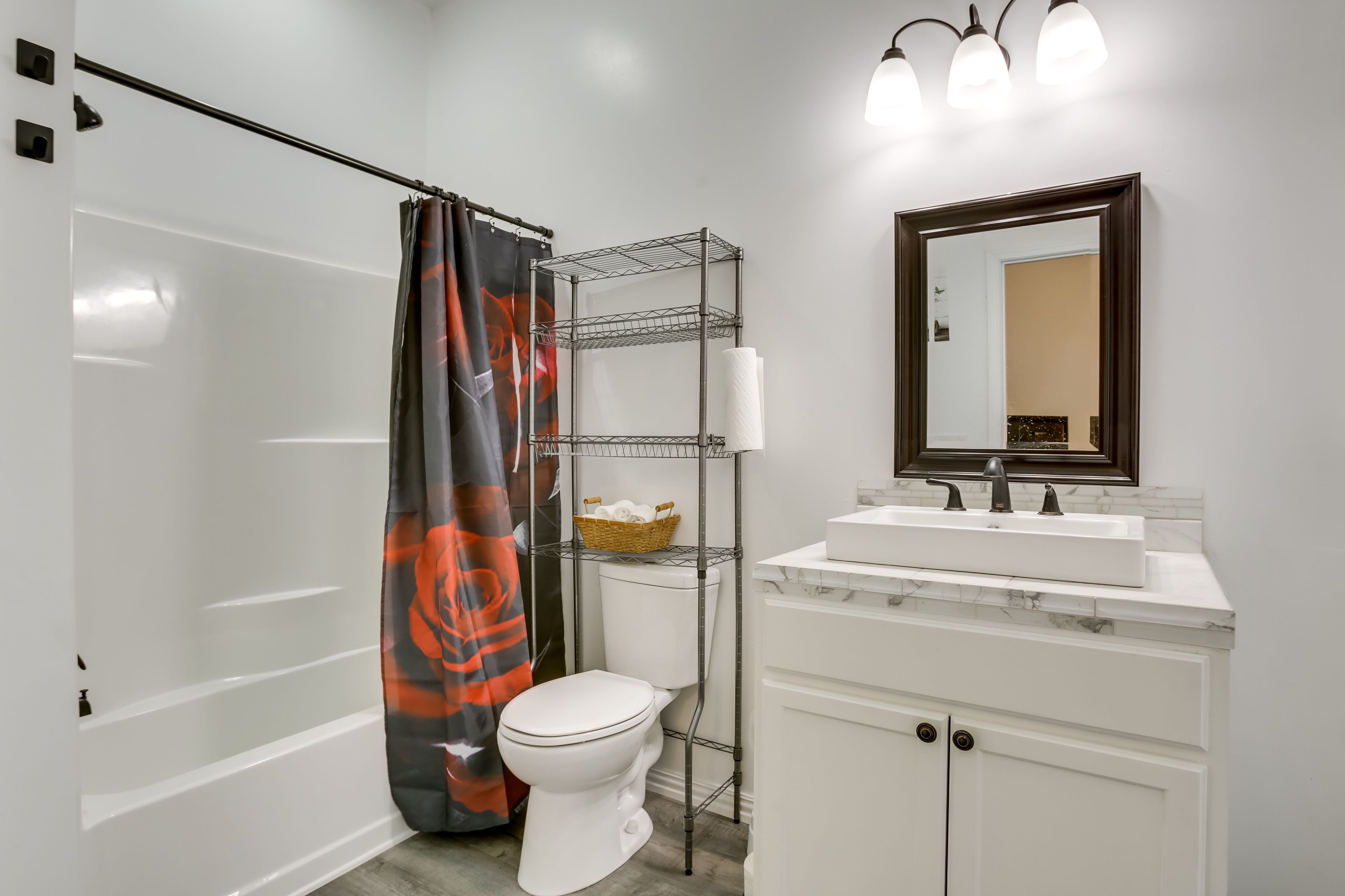 Full Bathroom | Complimentary Toiletries