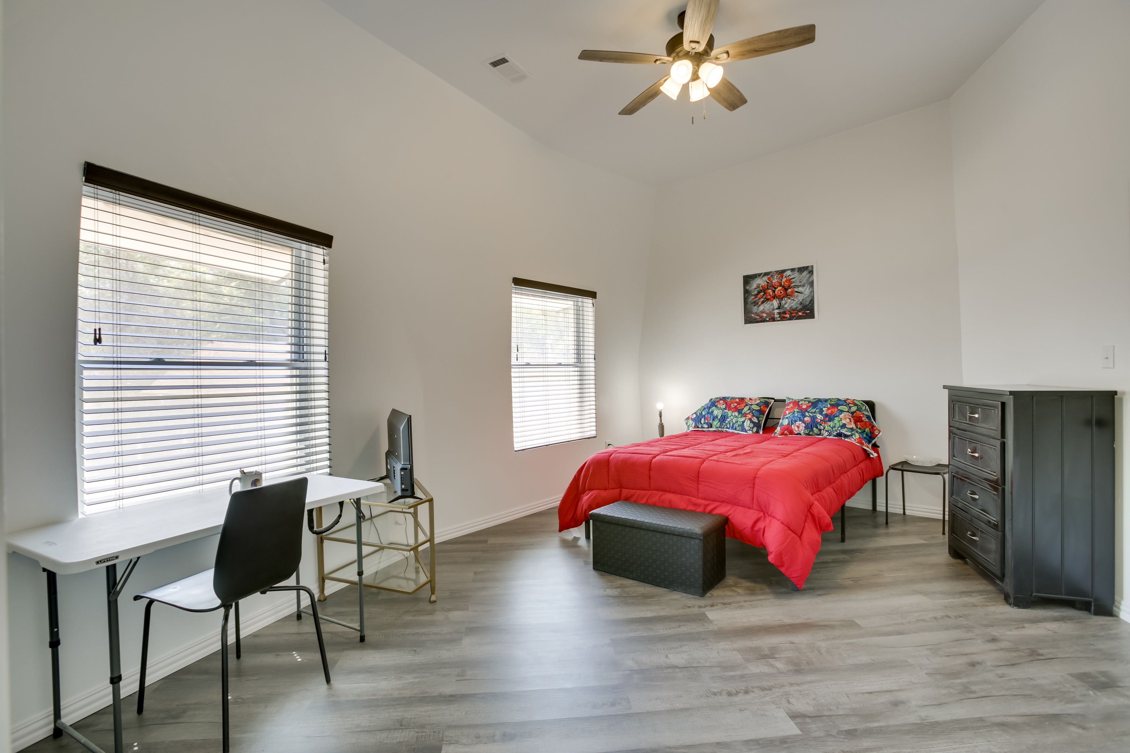 Bedroom 3 | Full Bed | Hangers