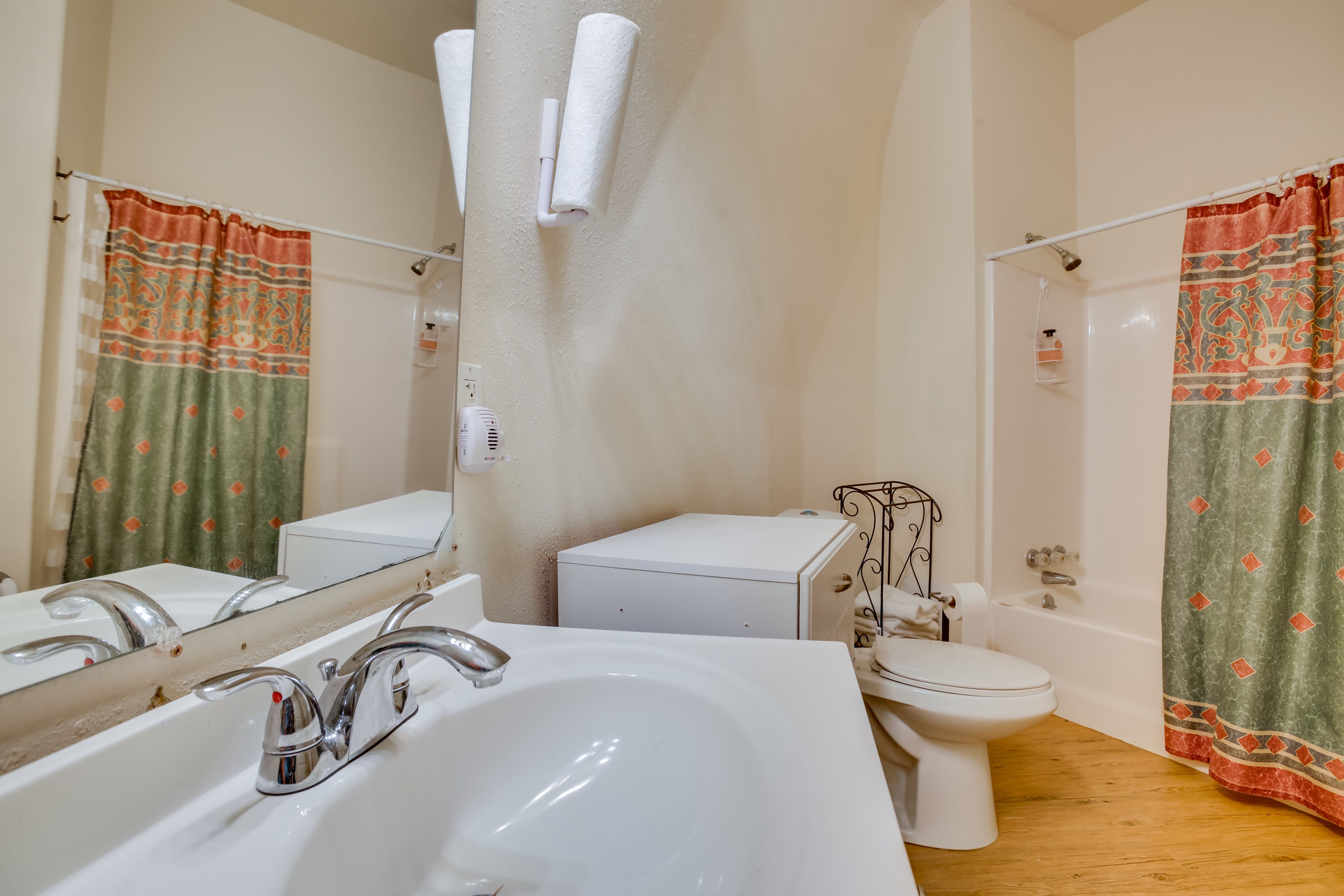Full Bathroom | Towels Provided | Complimentary Toiletries | Hair Dryer