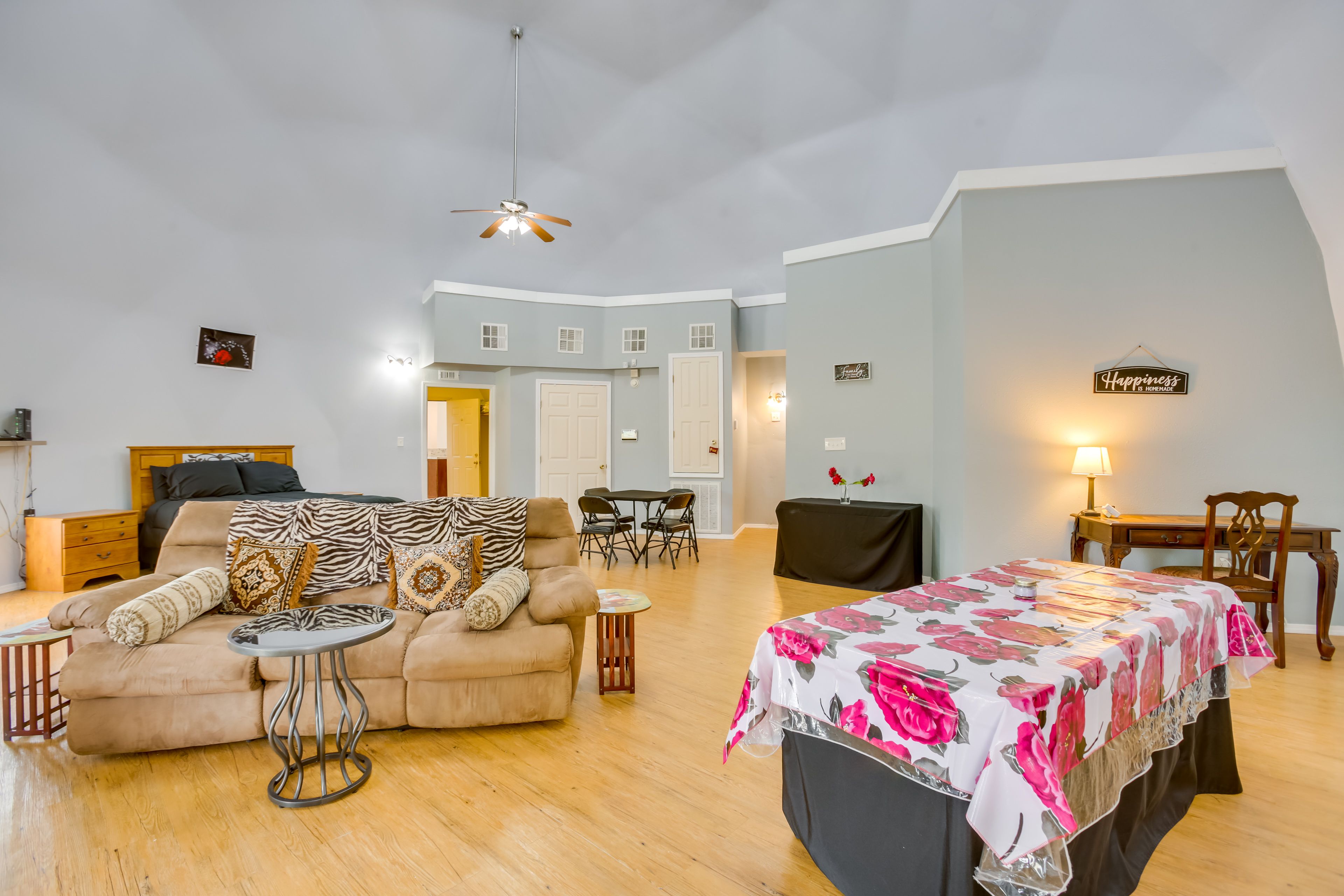 Living Area | Smart TV | DVD Player