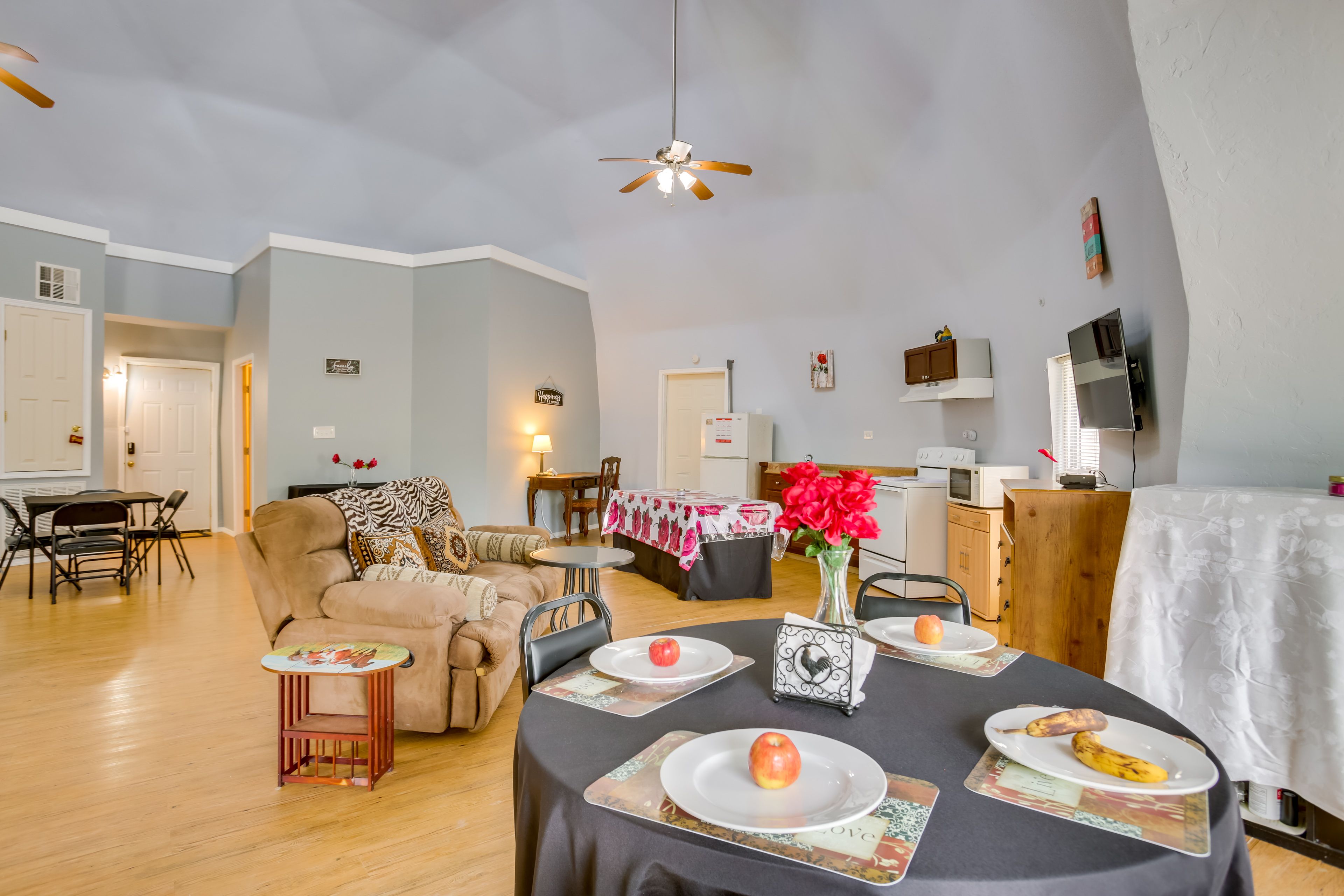 Dining Area | Dishware/Flatware | Trash Bags/Paper Towels