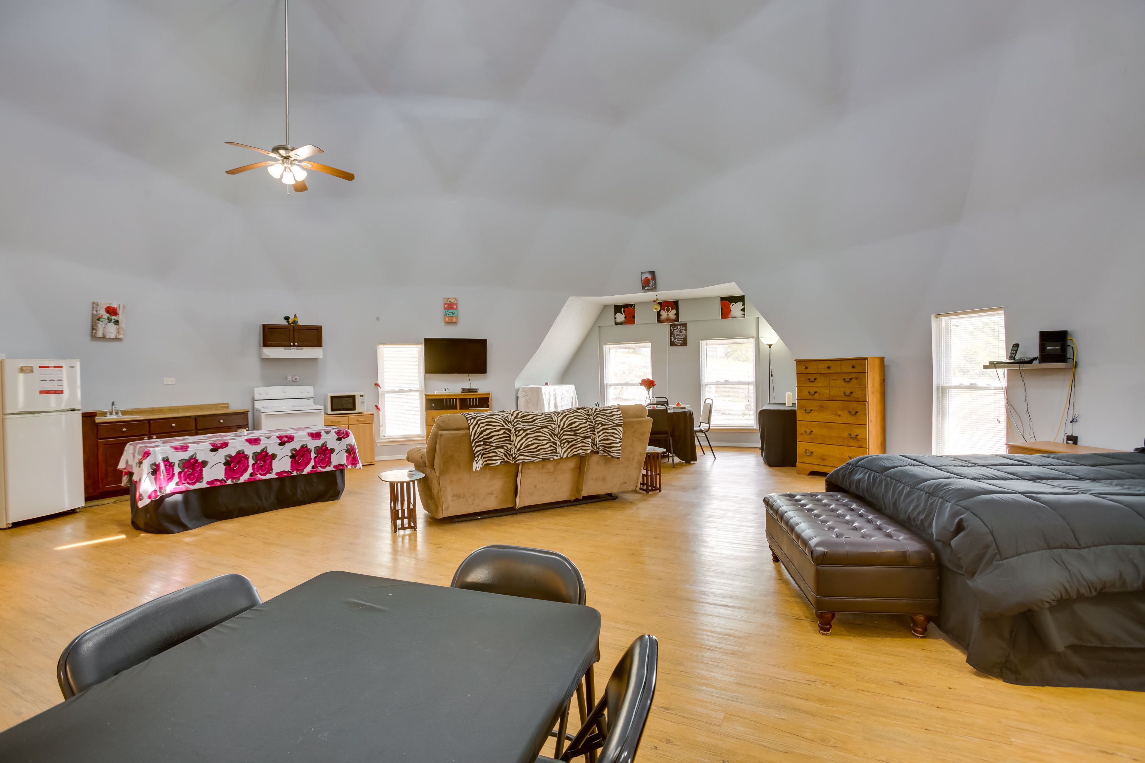Interior | Central Heating & A/C | Free WiFi