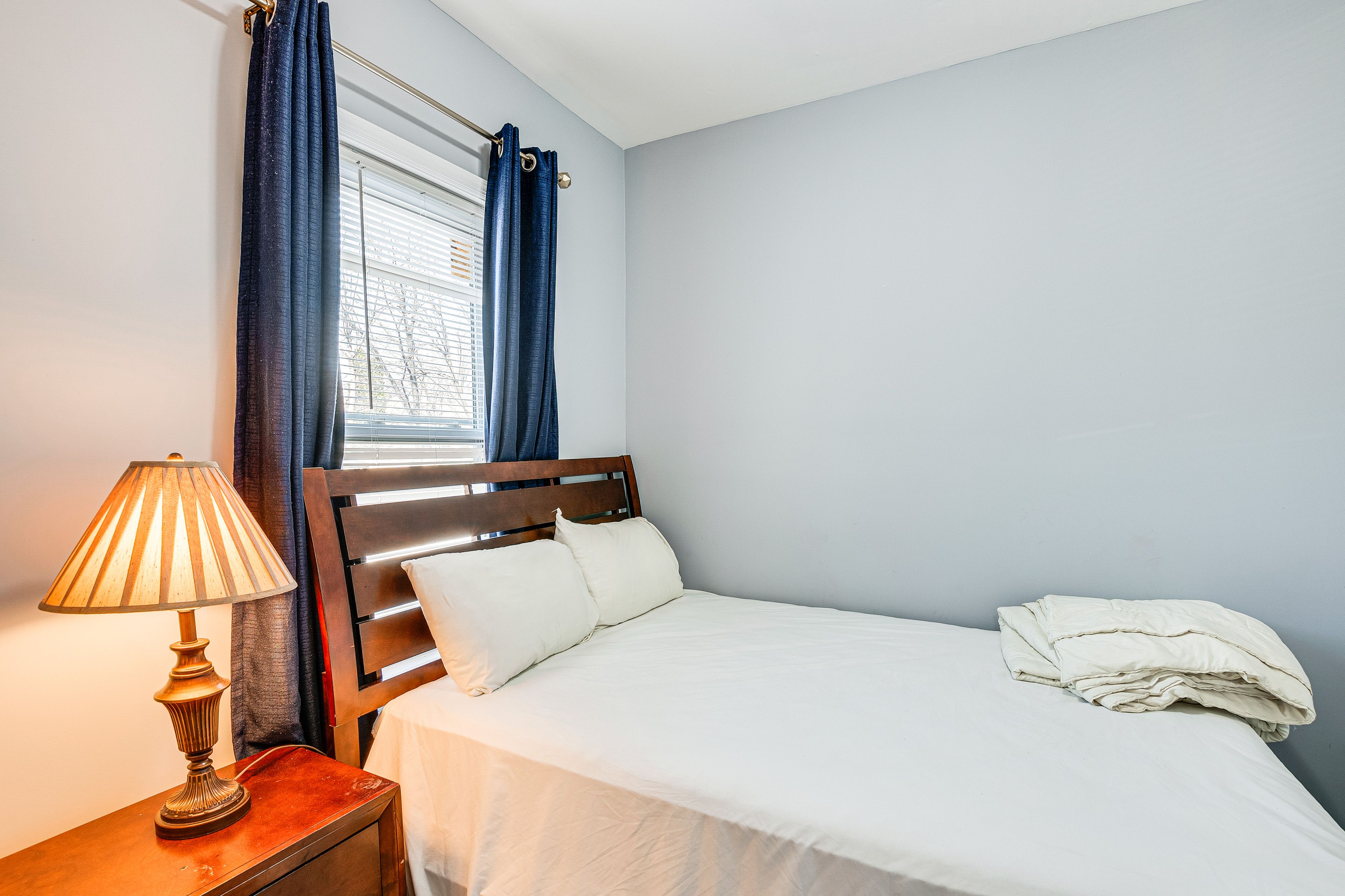 Bedroom 2 | Queen Bed