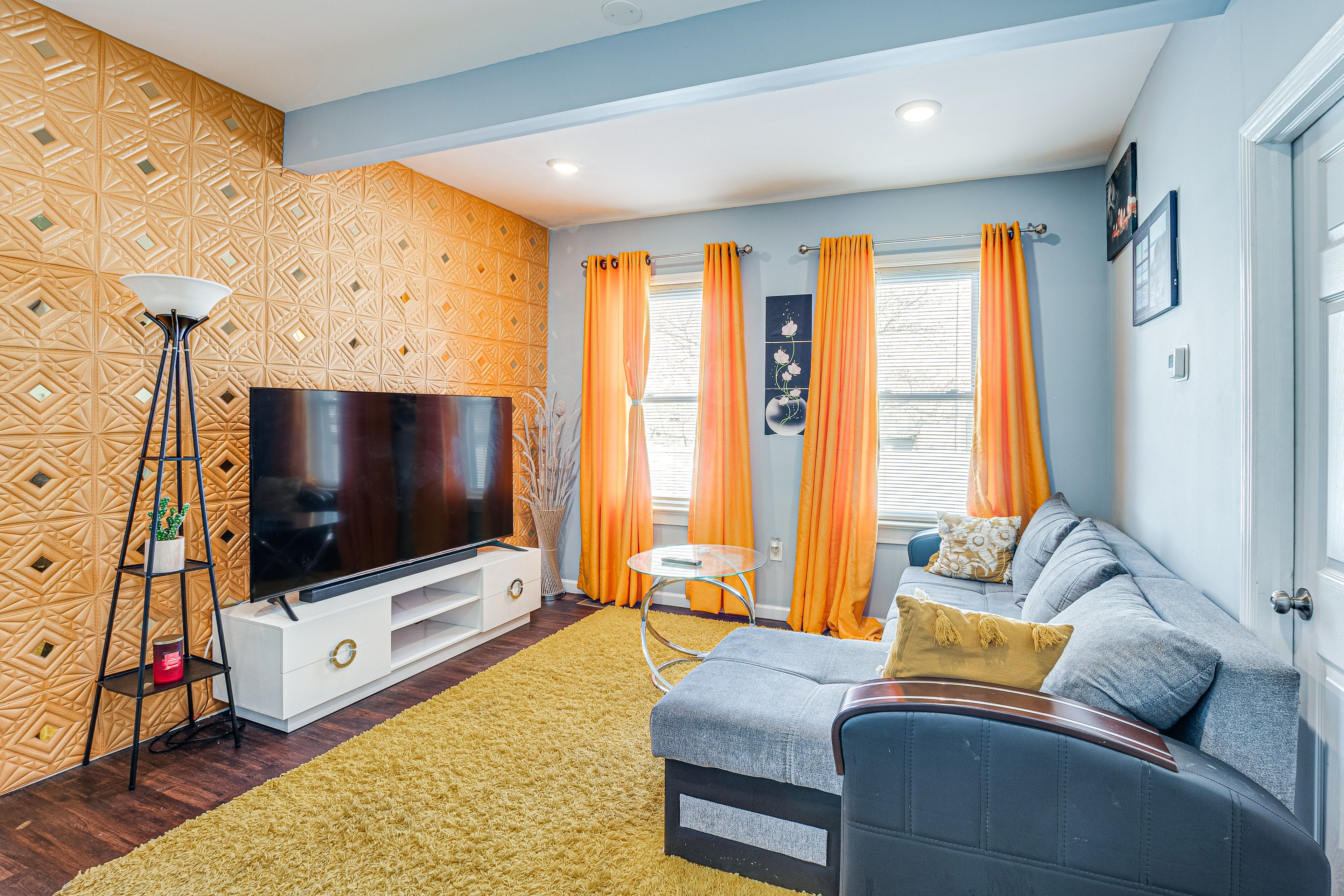 Linden Vacation Rental | 2BR | 1BA | 3,000 Sq Ft | Stairs Required to Enter
