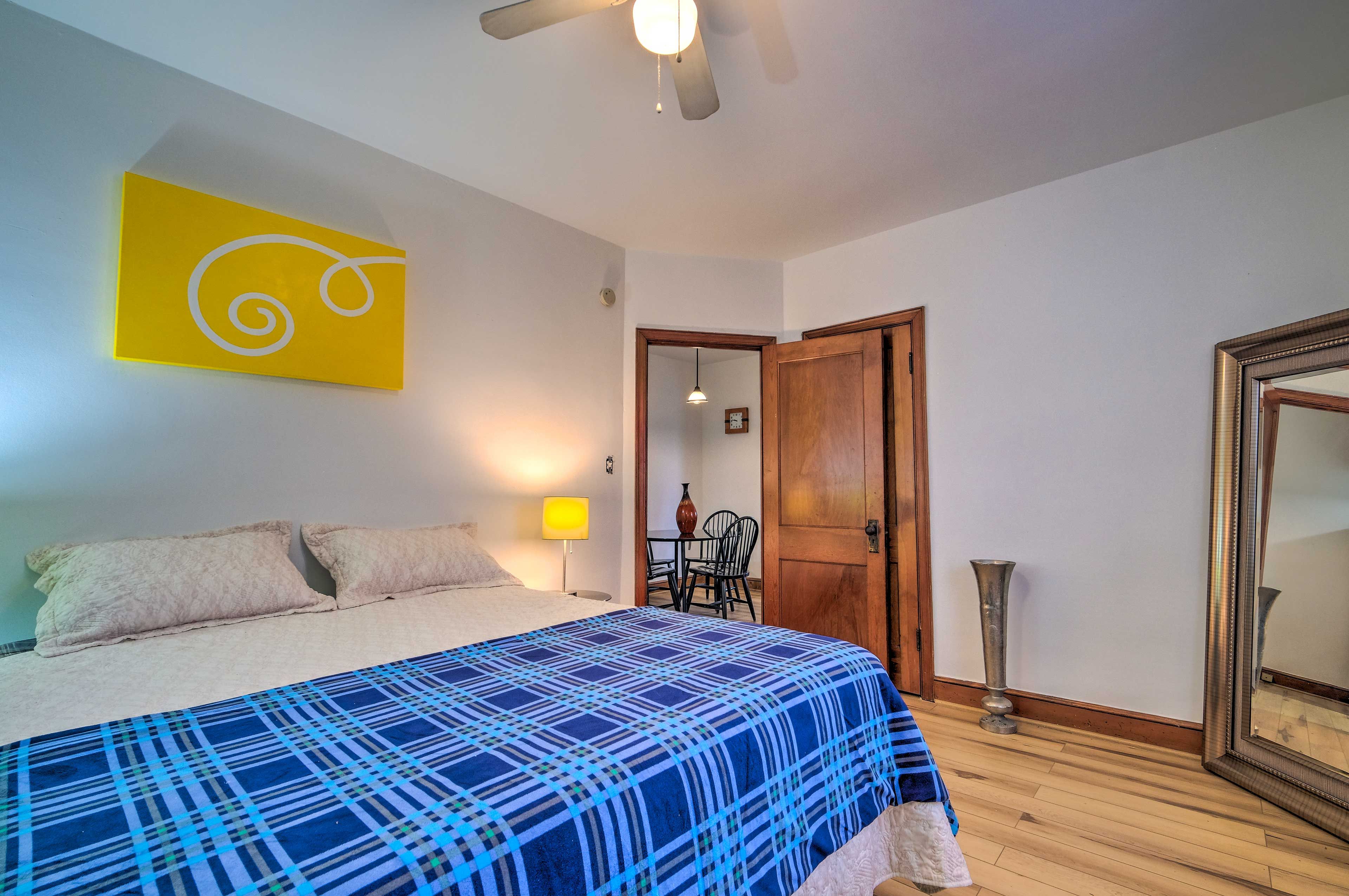 Bedroom 1 | King Bed | Linens & Towels