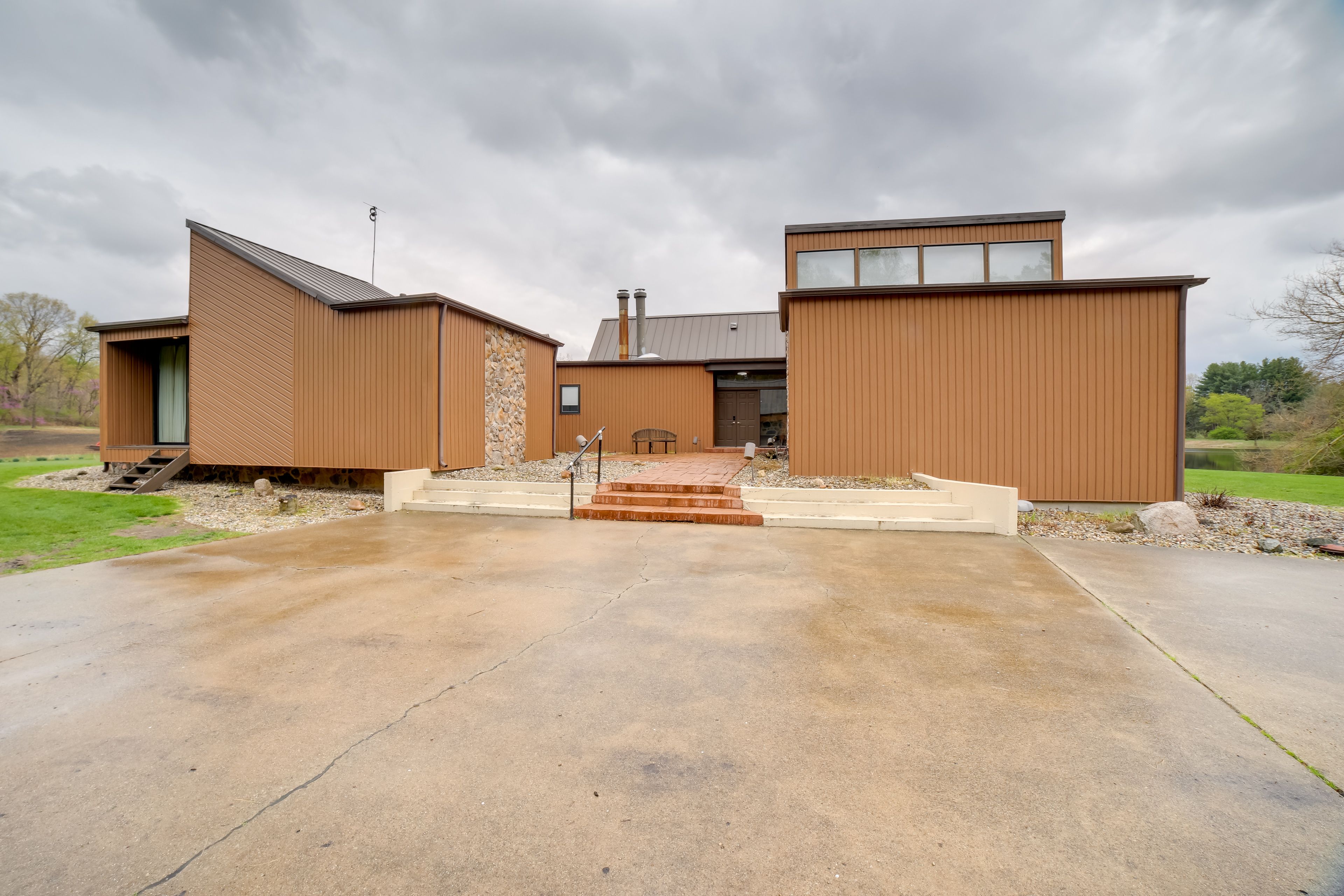 Parking | Driveway (6 Vehicles)