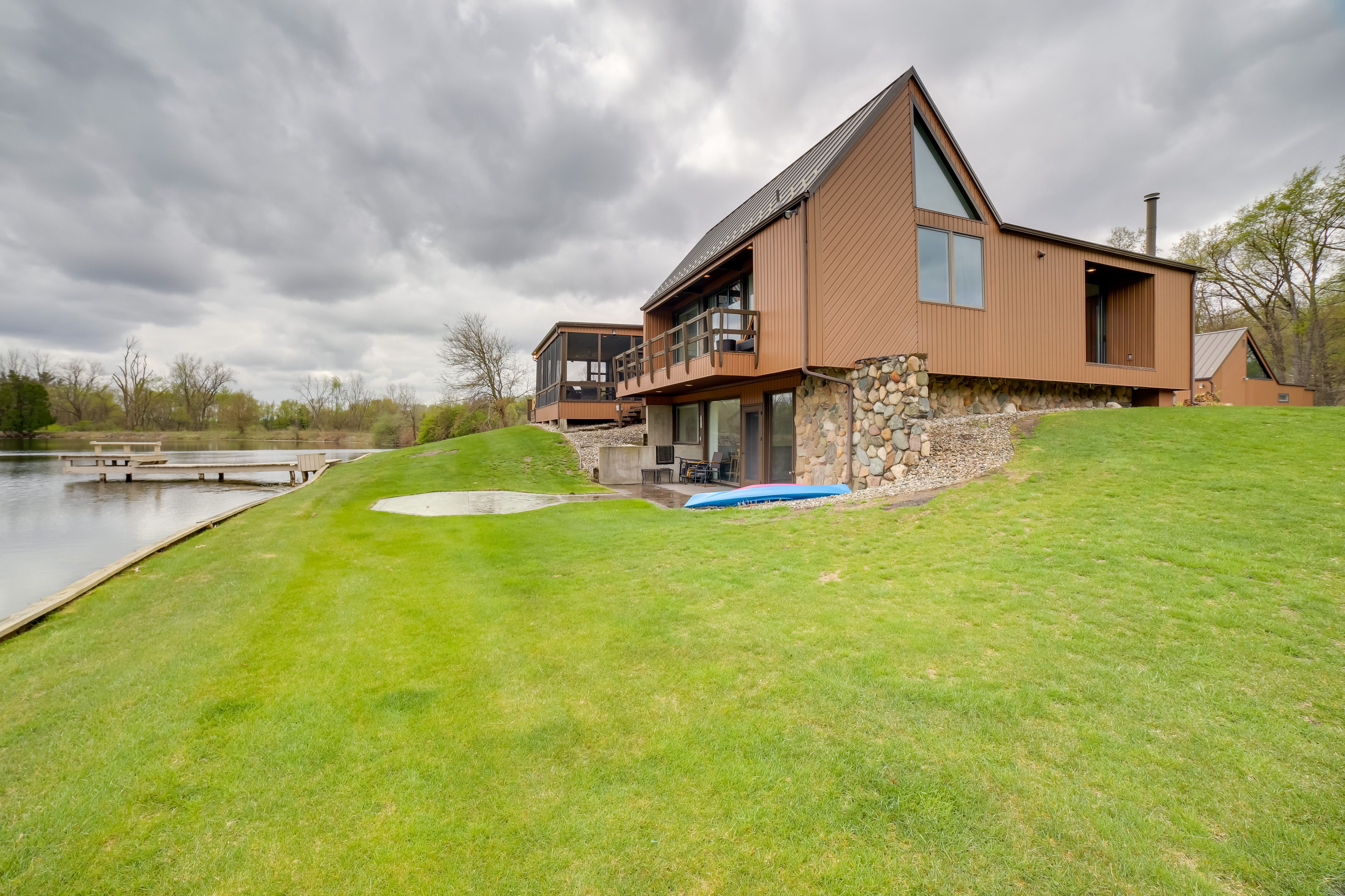 Home Exterior | Private Yard