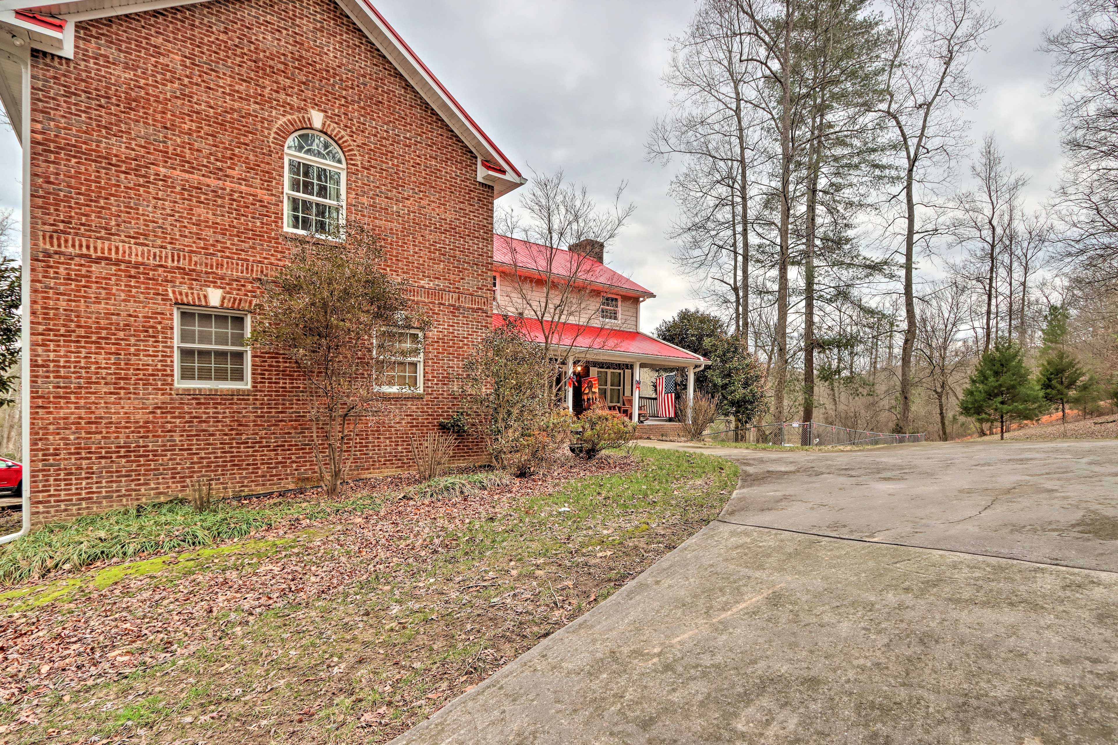 Parking | Driveway (3 Vehicles)