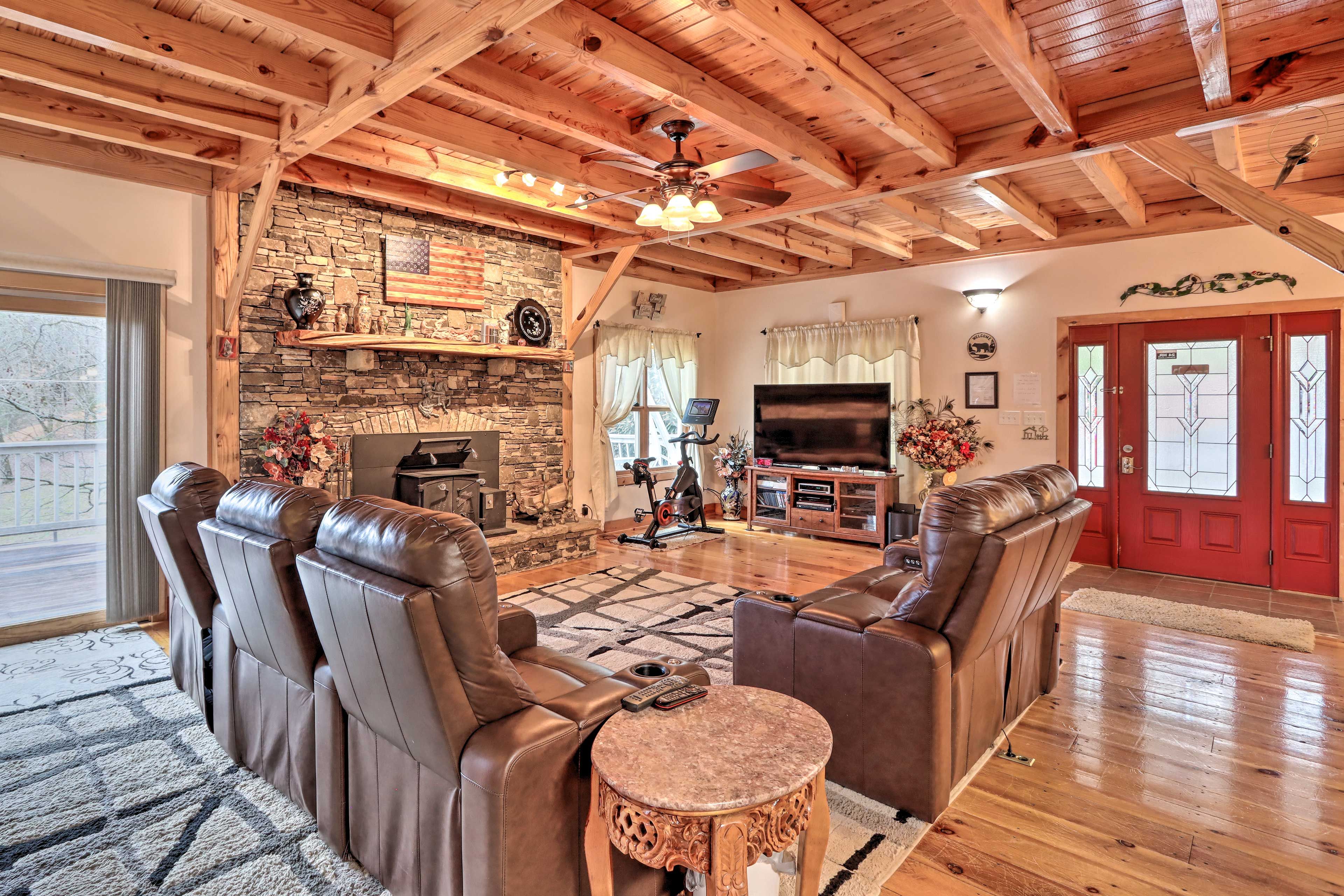 Living Room | Smart TV | VCR | Wood-Burning Fireplace