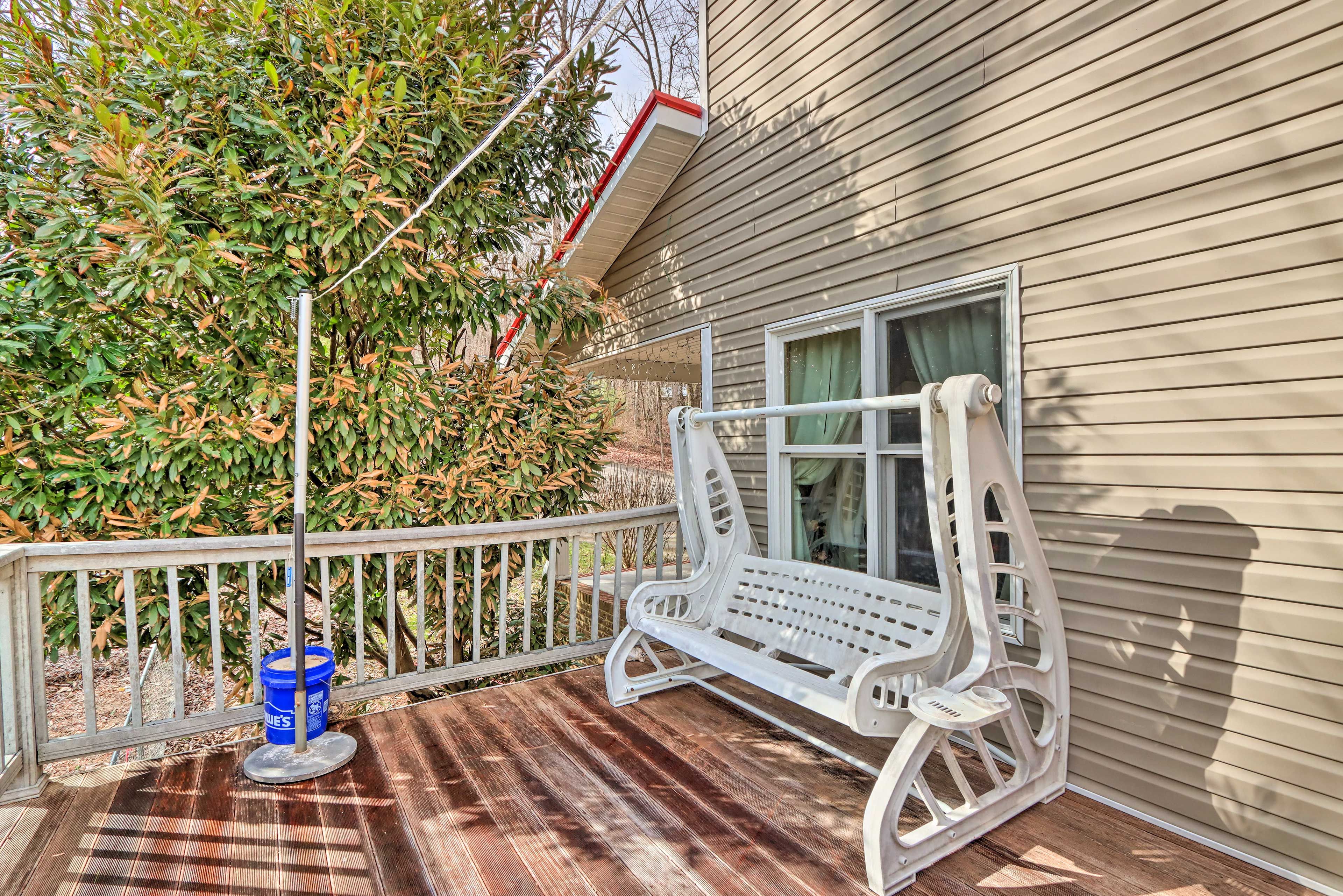 Deck | Swing | Dining Area