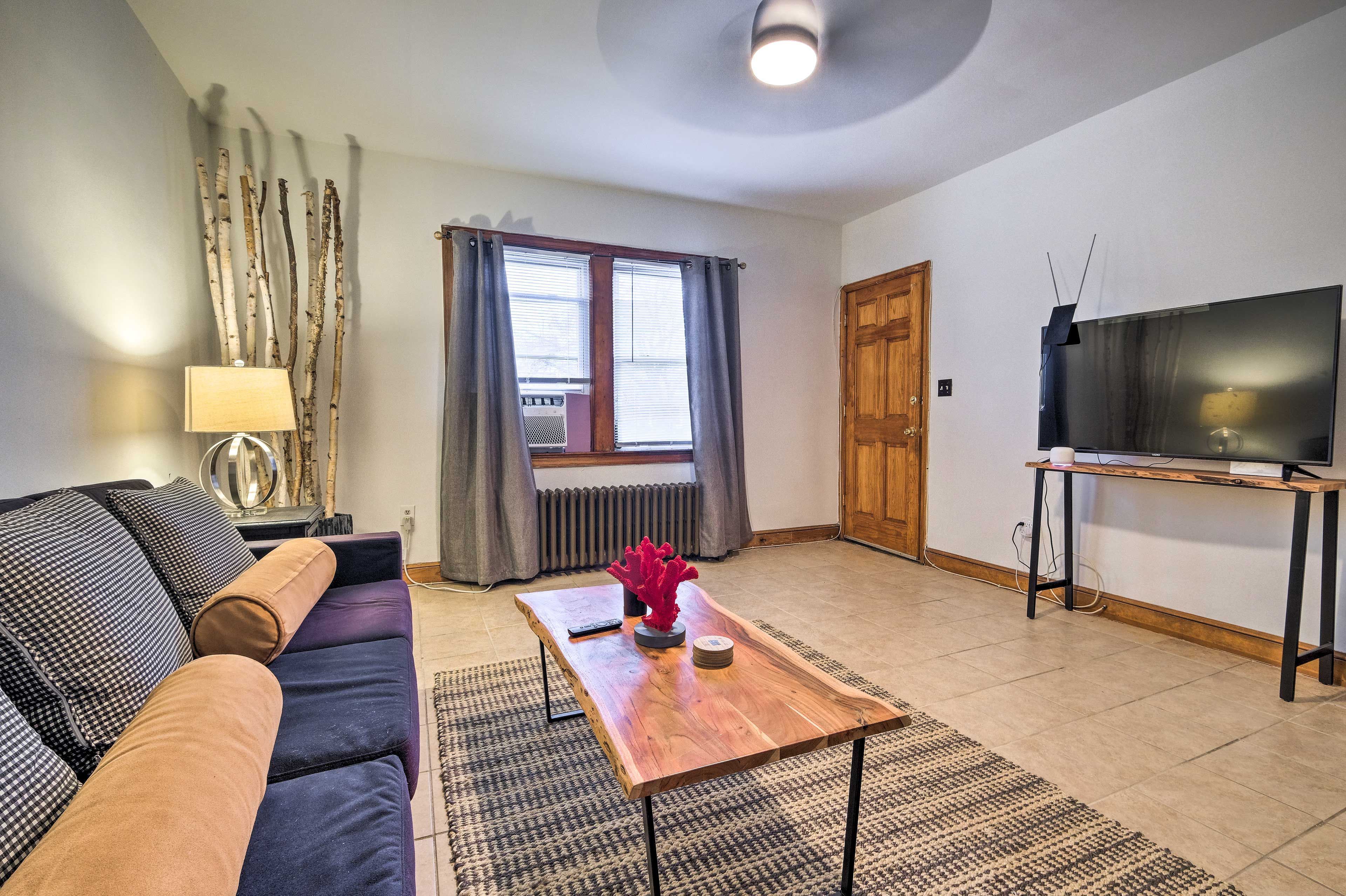 Living Room | Free WiFi | Window A/C Units | Smart TV