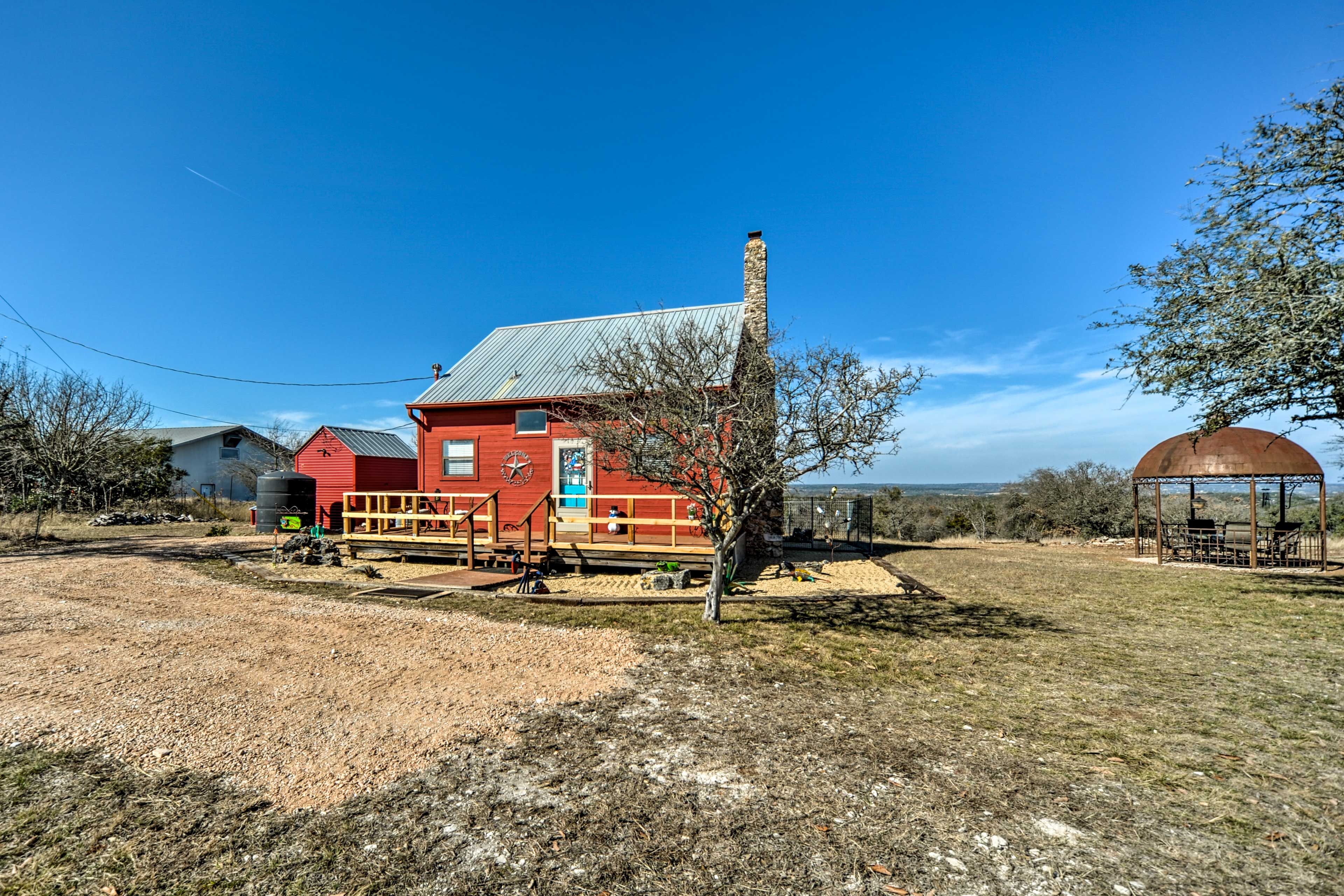 Exterior | Walking Trail On-Site | Outdoor Dining Area