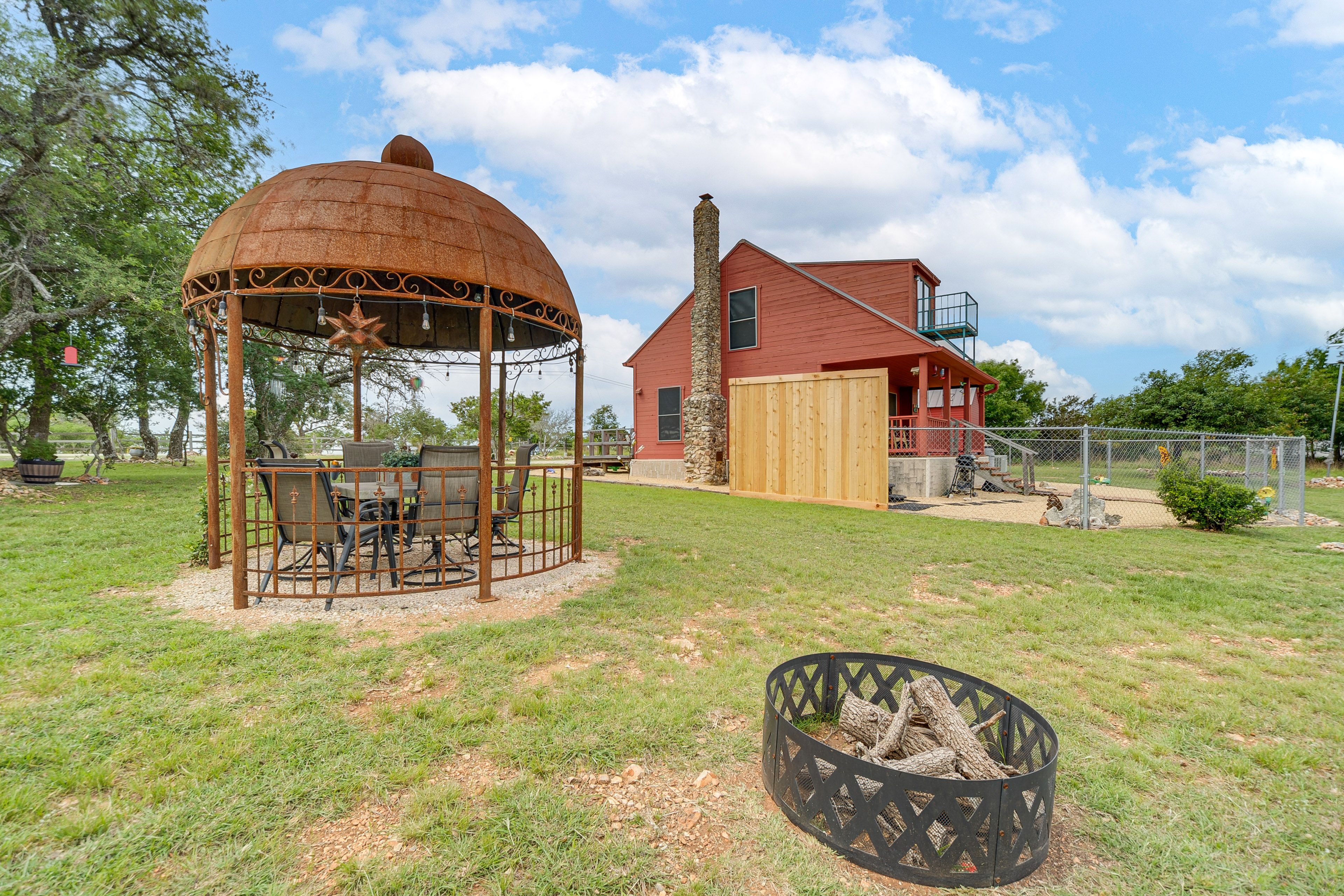 Fredericksburg Vacation Rental | 1BR | 1BA | 850 Sq Ft | Stairs to Access