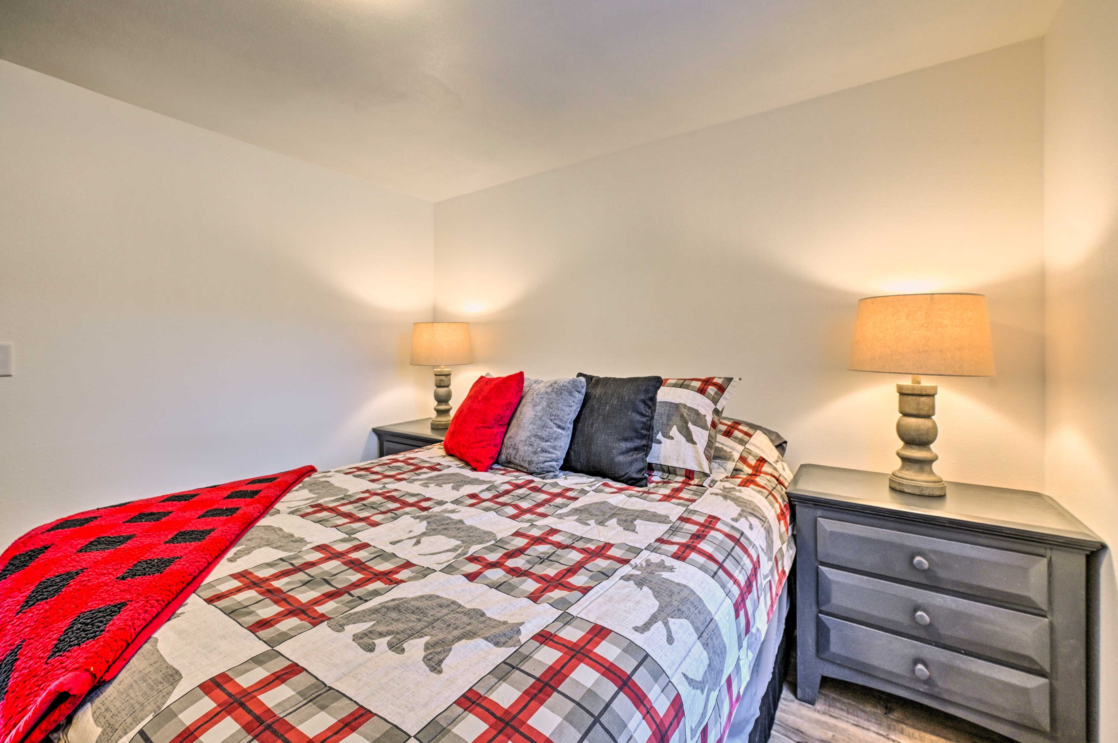 Bedroom 1 | Queen Bed | Linens Provided