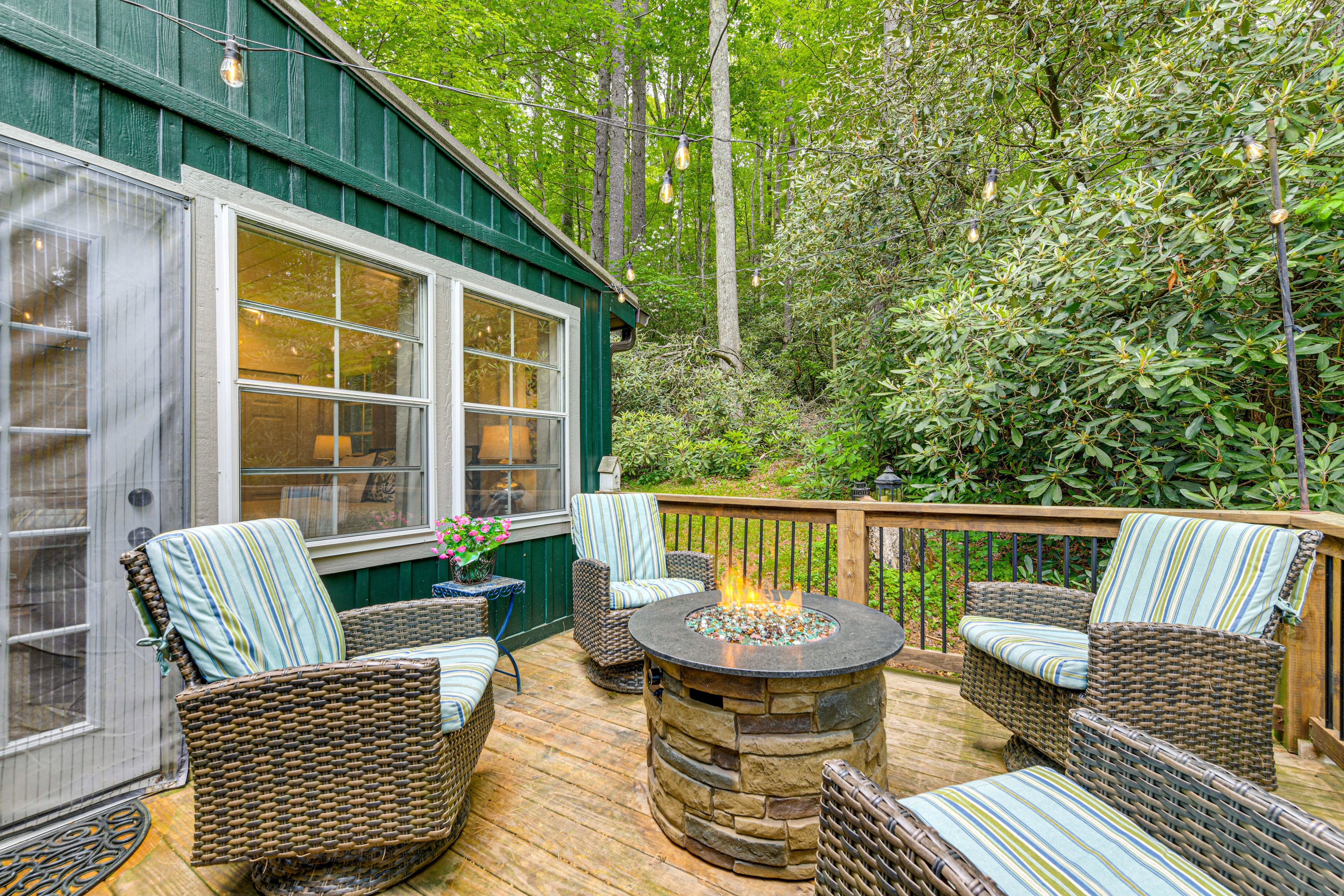 Highlands Vacation Rental | 2BR | 1BA | 900 Sq Ft | Steps Required to Enter