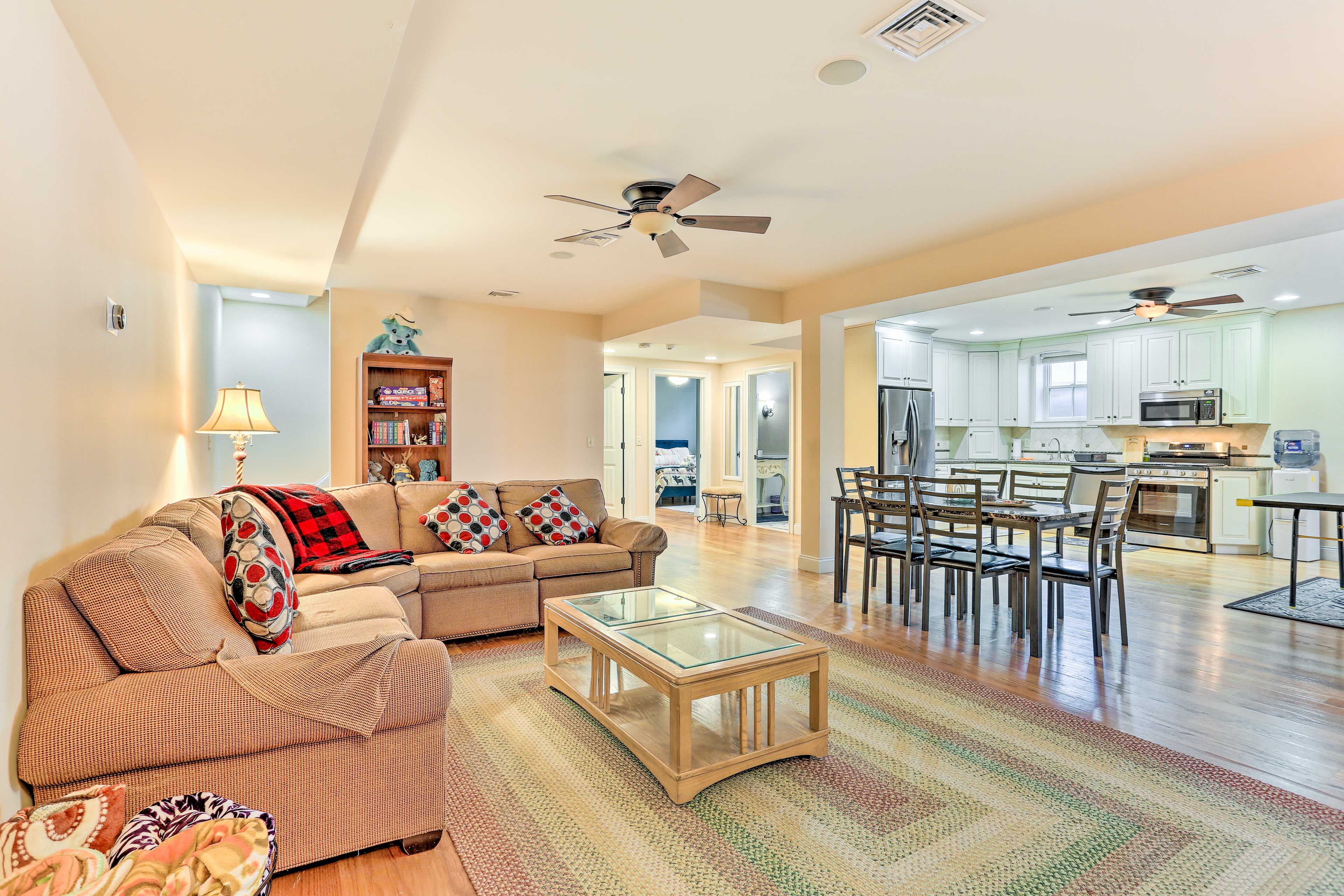 Living Room | Smart TV | Fireplace | Central Heating & A/C | Ceiling Fans