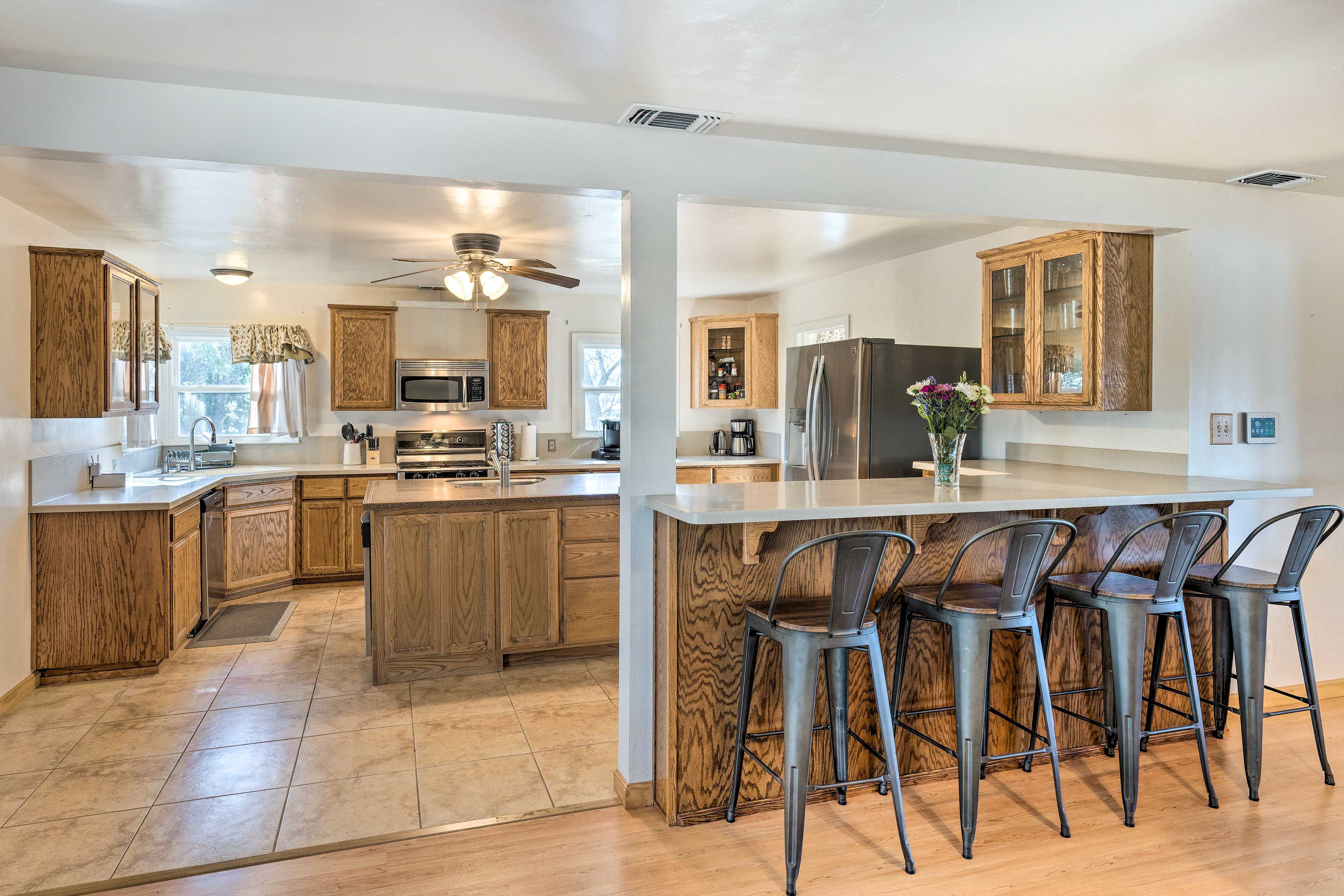 Kitchen | Cooking Basics | Coffee Maker | Paper Towels/Trash Bags Provided