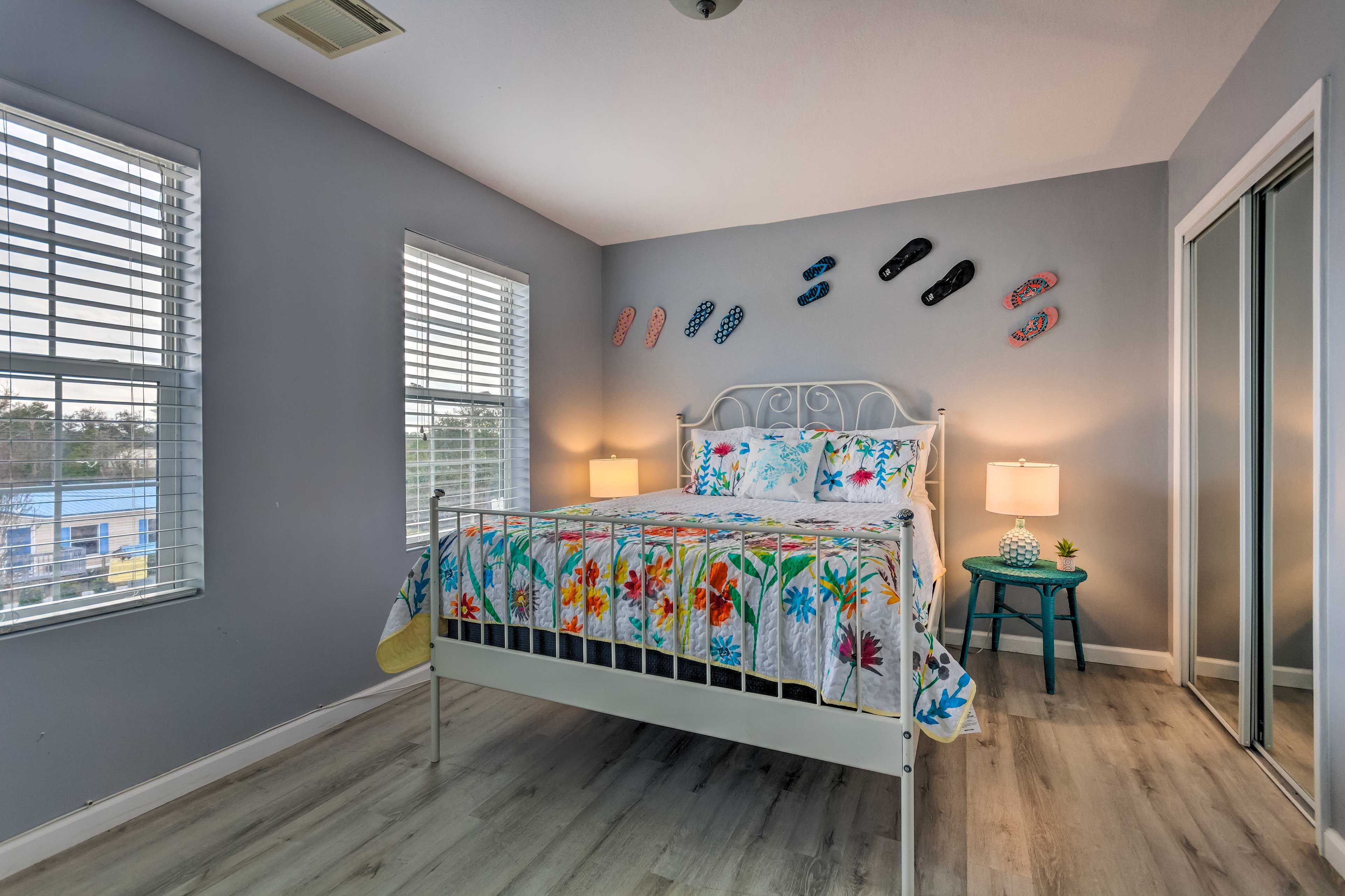 Bedroom 2 | Queen Bed | Smart TV w/ Roku