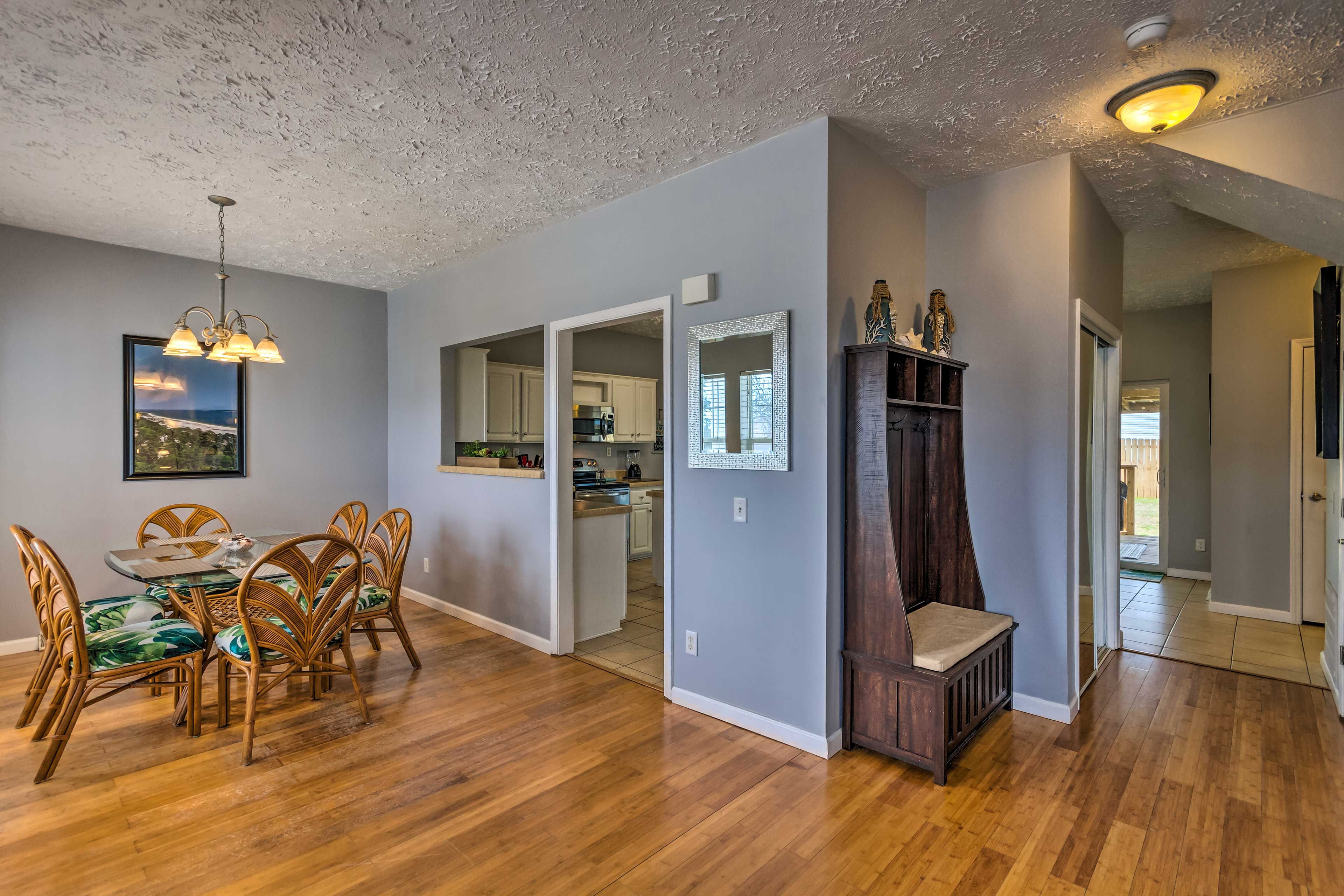 Dining Area | Dishware & Flatware Provided