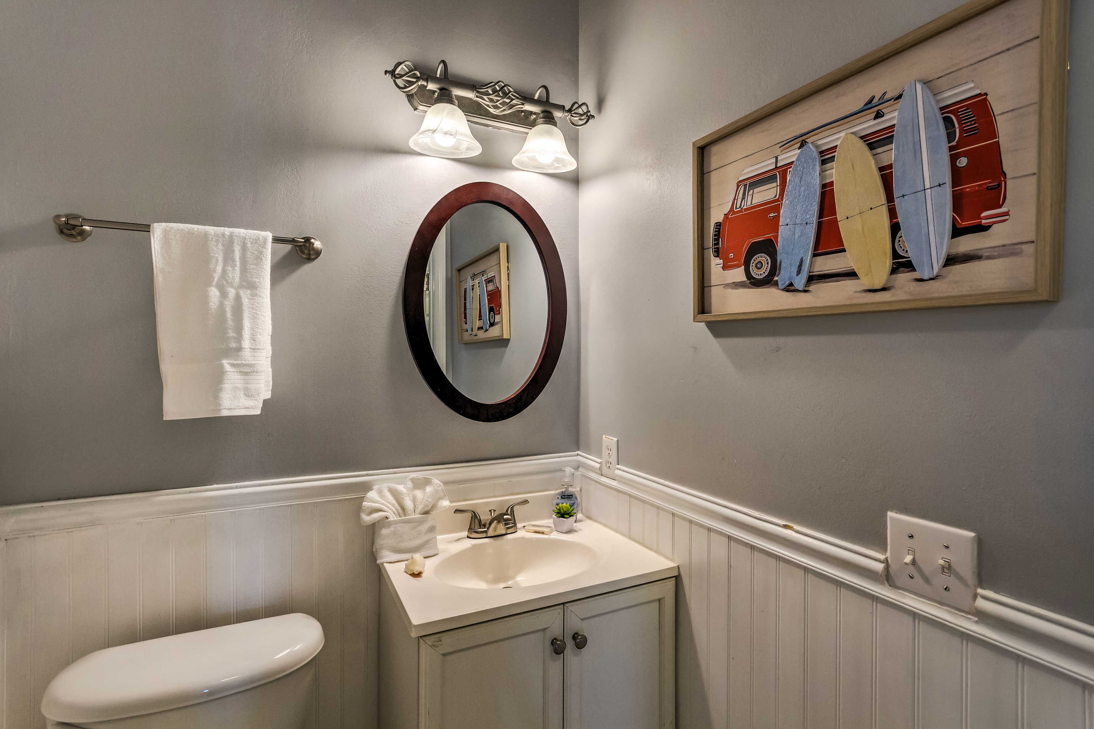 Half Bathroom | Towels Provided | Complimentary Toiletries