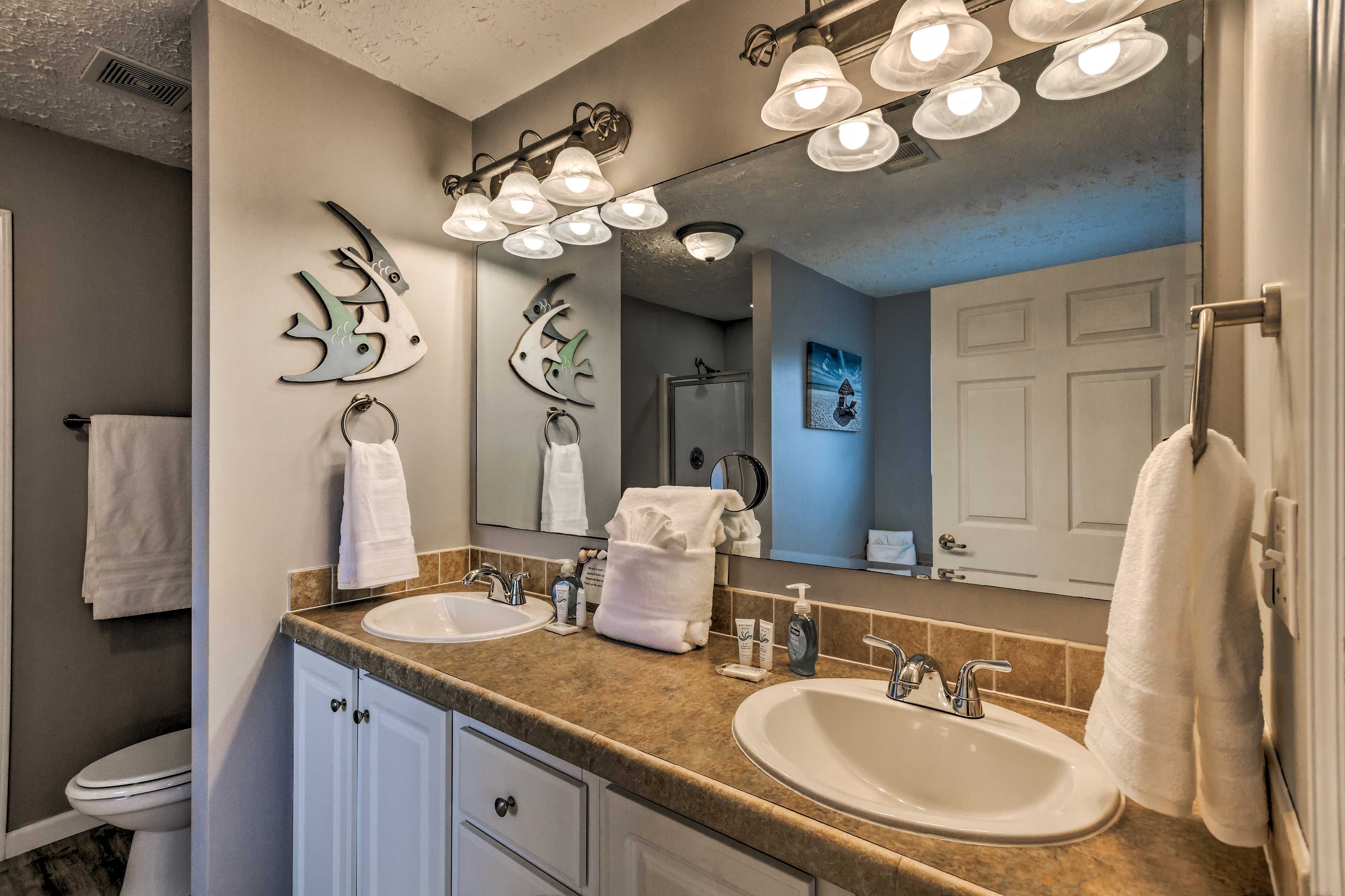 En-Suite Bathroom | Towels Provided | Complimentary Toiletries