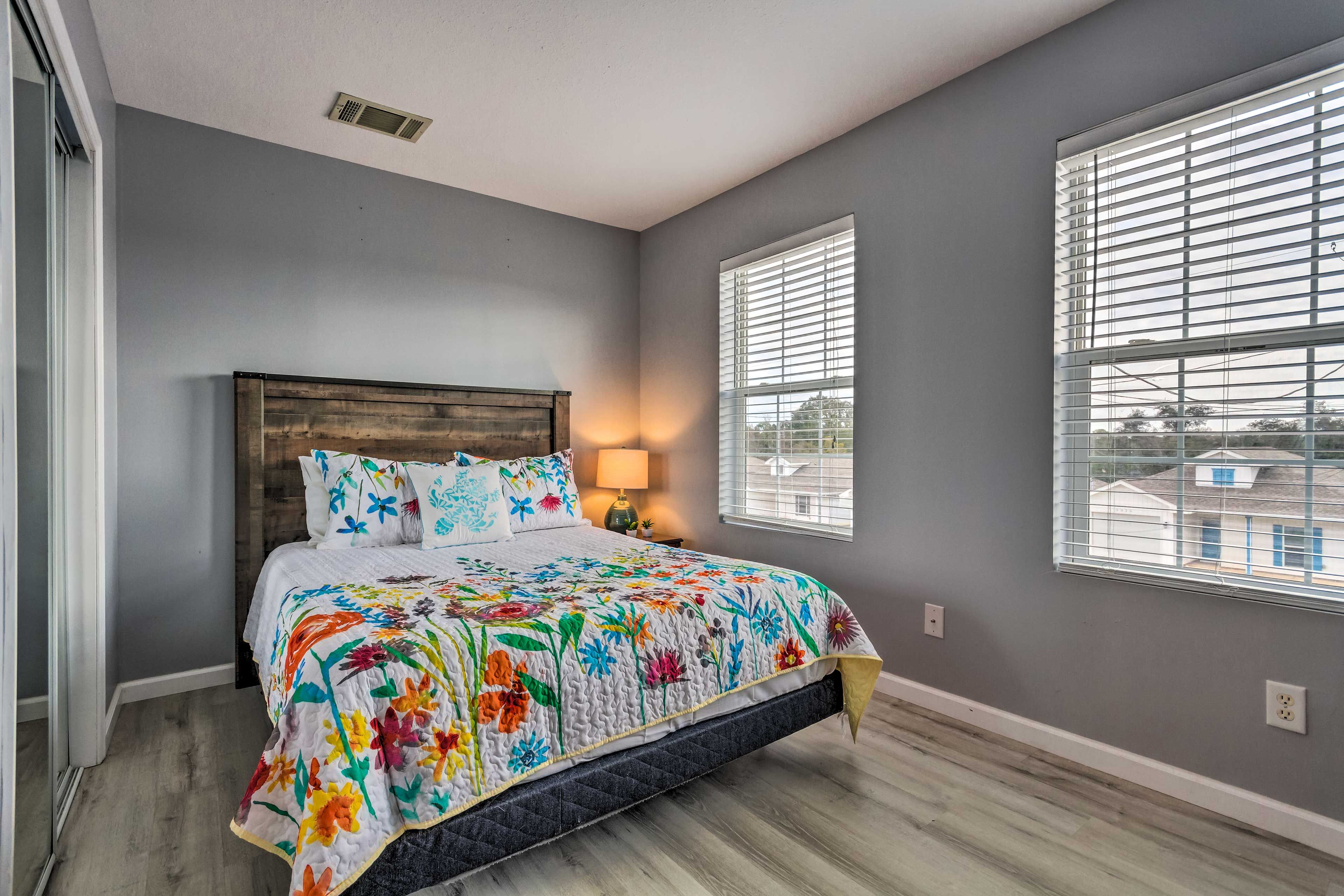 Bedroom 3 | Queen Bed