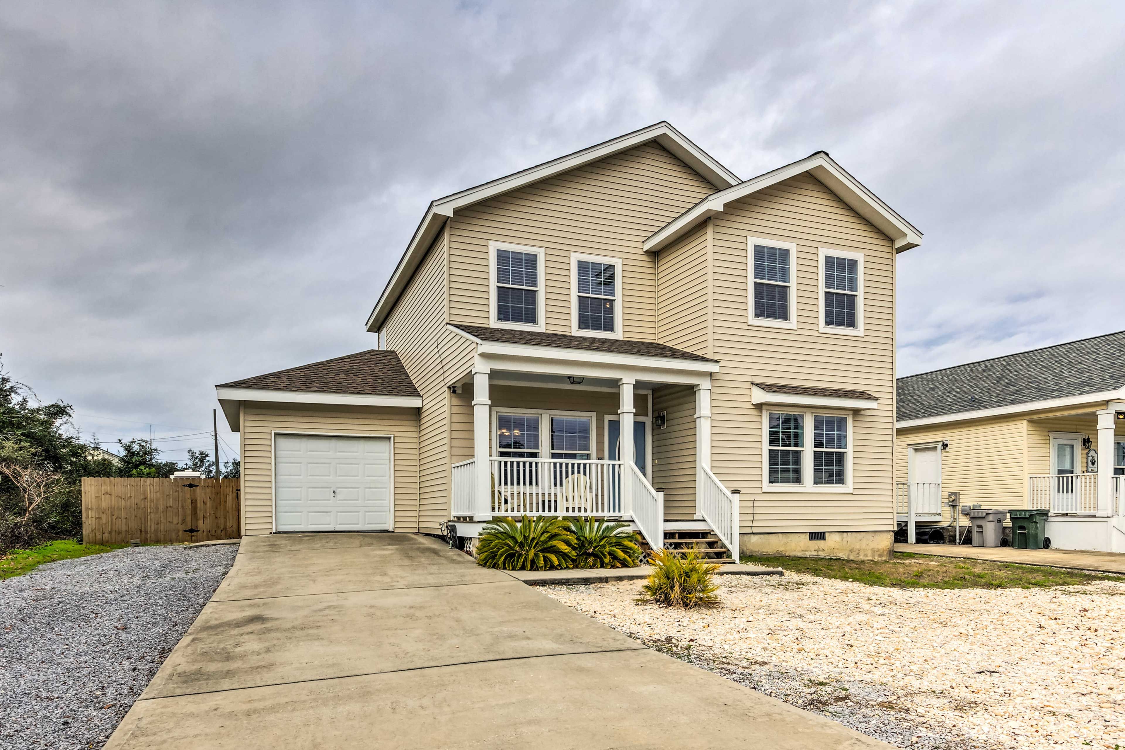 Parking | Garage (1 Vehicle) | Driveway (1 Vehicle) | RV Parking