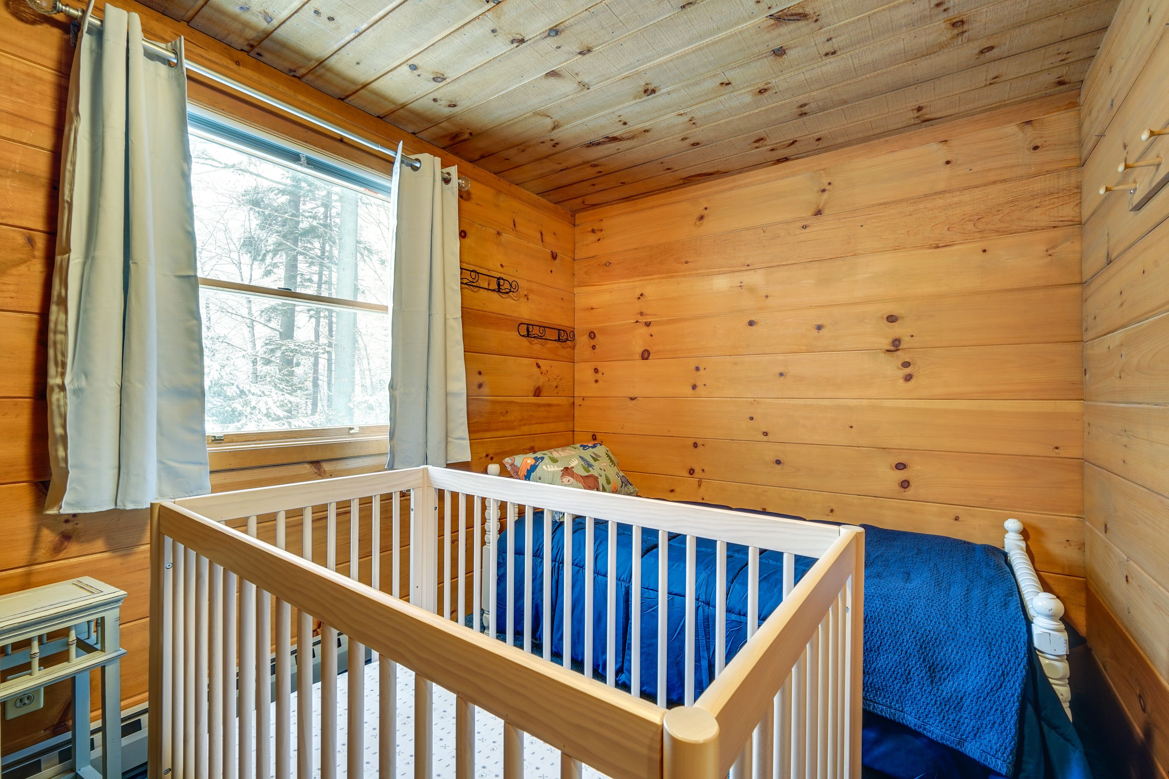 Bedroom 5 | 2 Twin Beds | Crib | Upper Level
