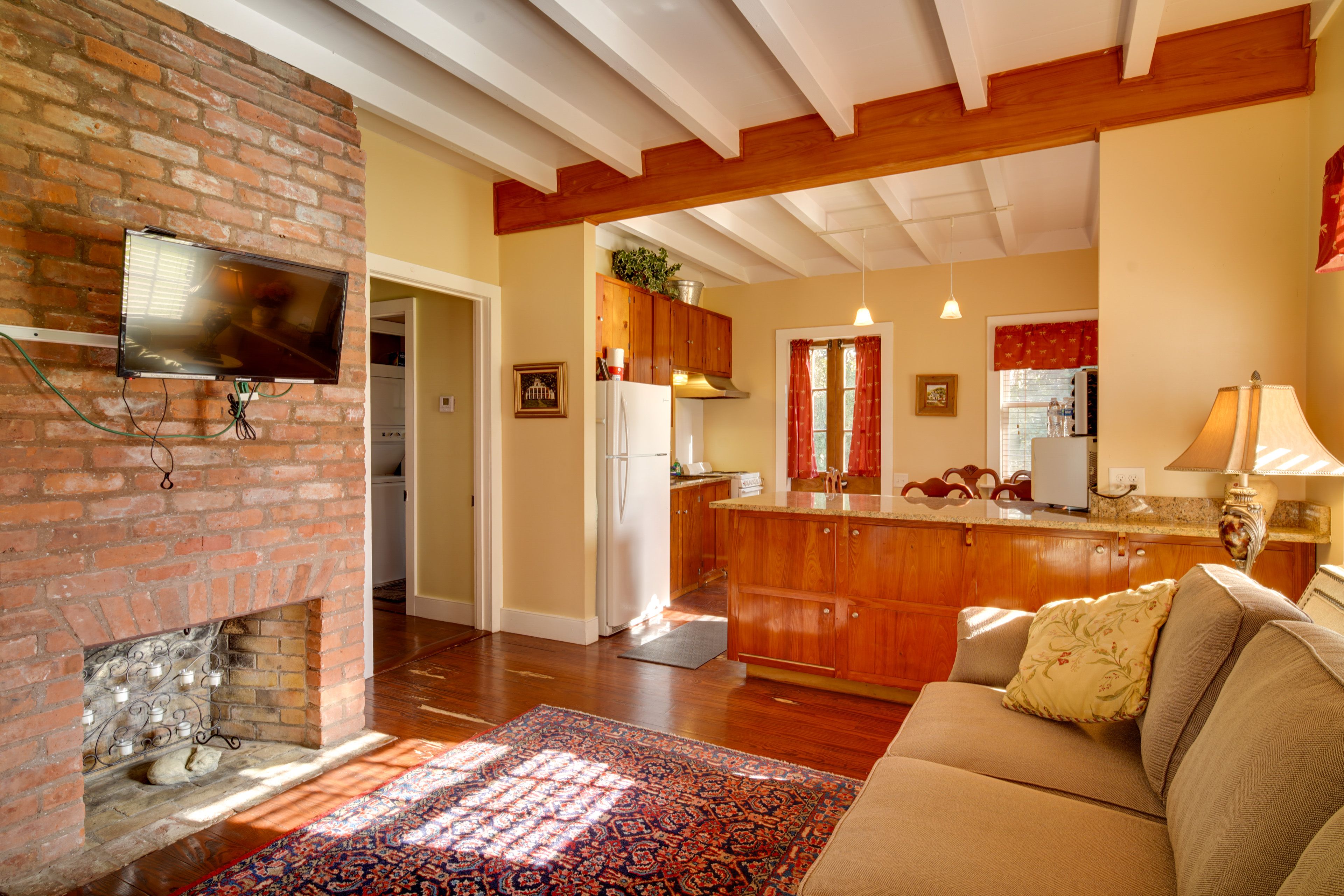 Houma Vacation Rental | 2BR | 2BA | 3 Stairs to Access | 1,200 Sq Ft