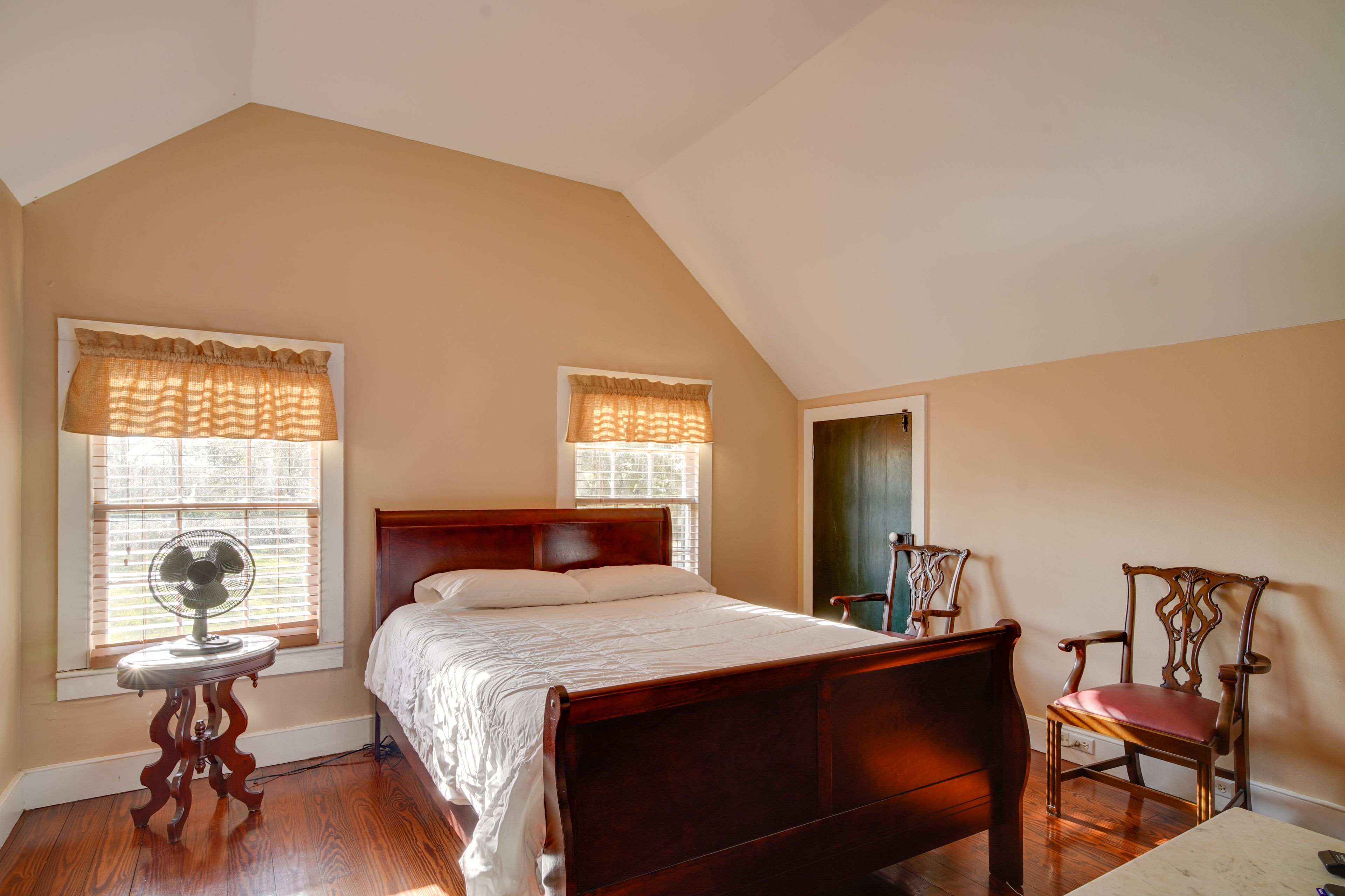 Bedroom 2 | 2nd Floor | 2 Queen Beds | 2 Smart TVs w/ Cable