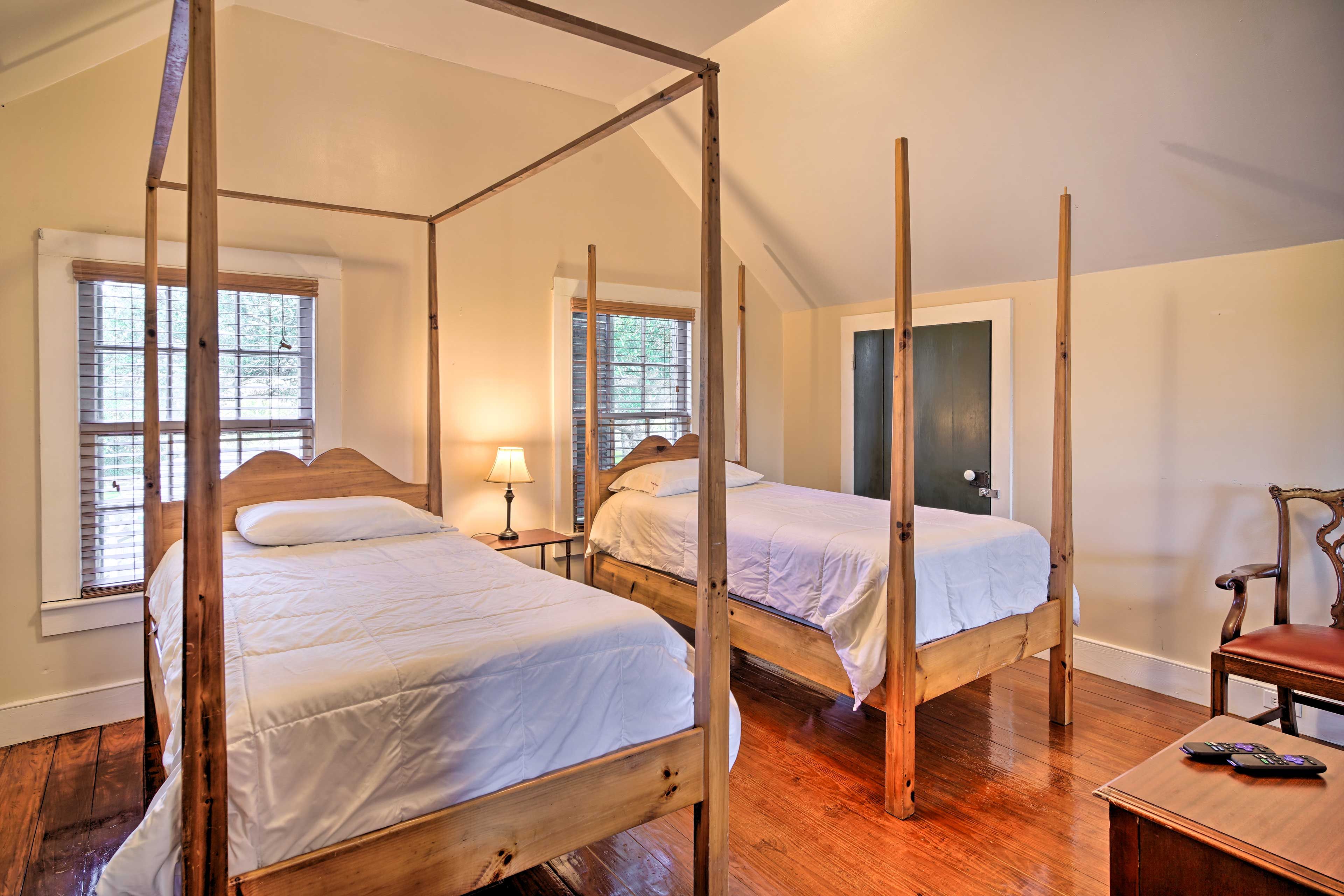Bedroom 2 | 2nd Floor | Queen Bed | 2 Twin Beds | 2 Smart TVs w/ Cable